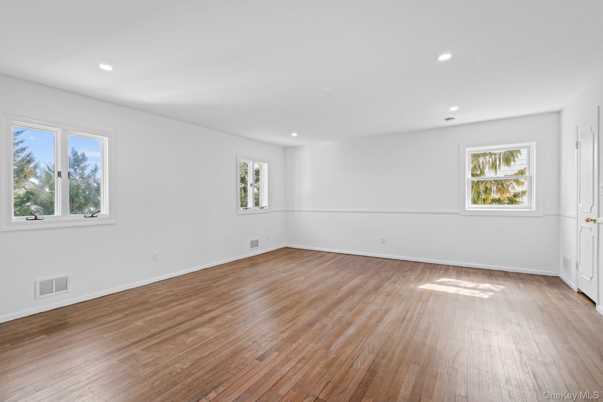 Single Family Foxhurst Nassau County, NY 11040, MLS-885142-26