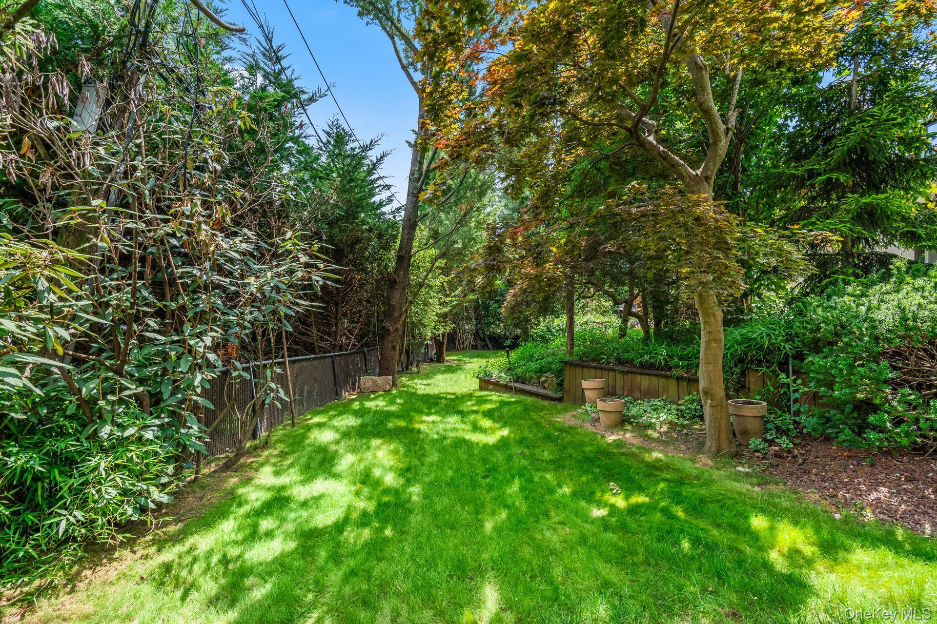 Single Family Foxhurst Nassau County, NY 11040, MLS-885142-47