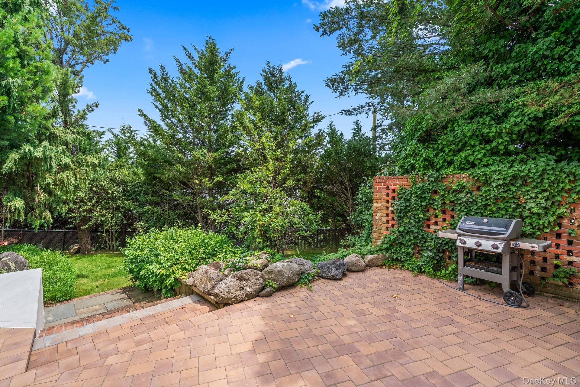 Single Family Foxhurst Nassau County, NY 11040, MLS-885142-48