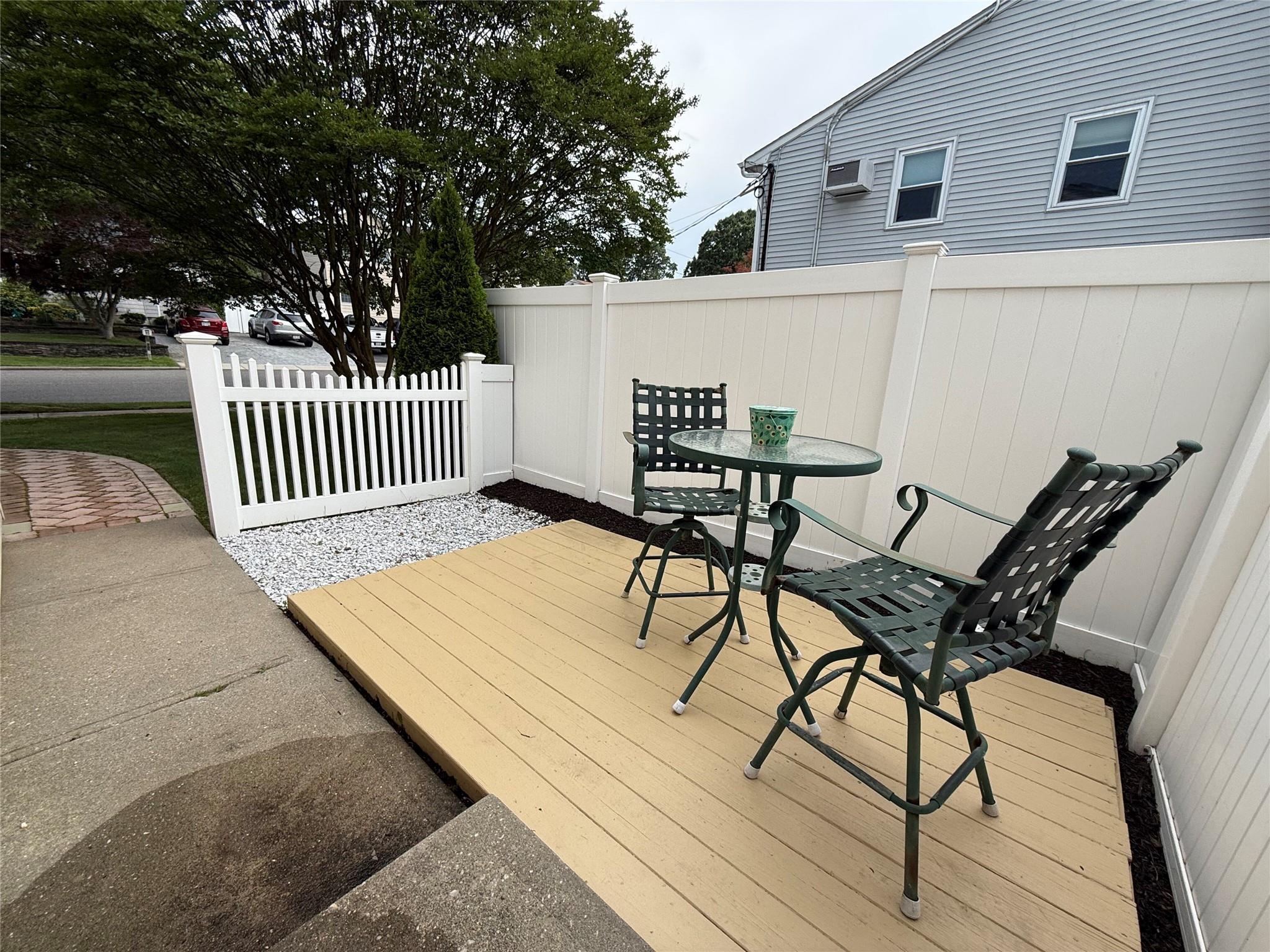 Single Family East  Suffolk County, NY 11757, MLS-885161-10