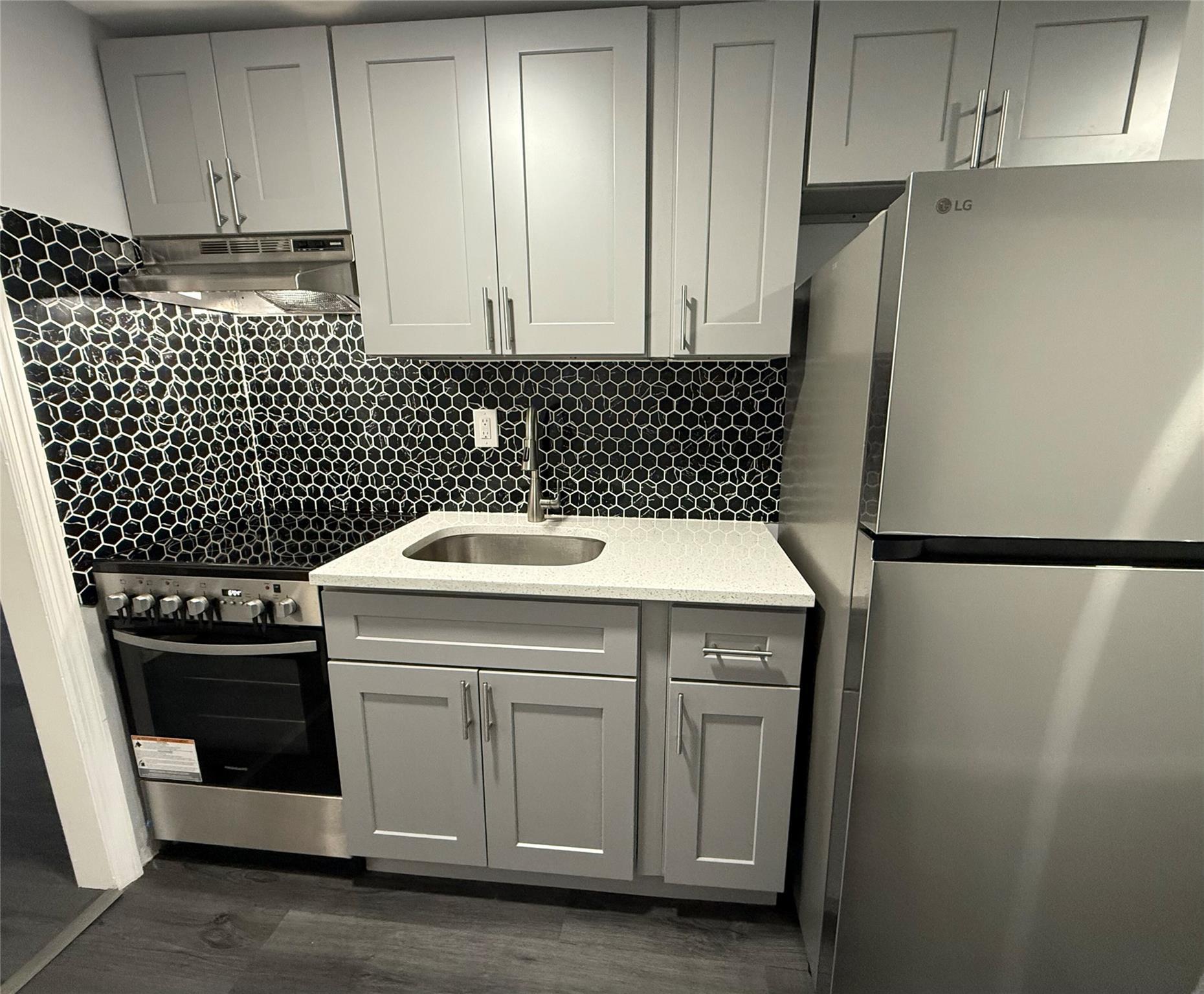 Single Family East  Suffolk County, NY 11757, MLS-885161-4