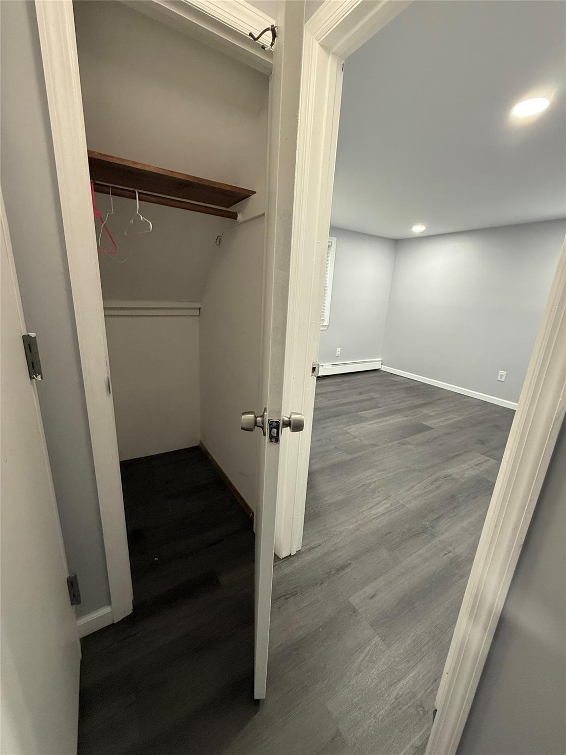 Single Family East  Suffolk County, NY 11757, MLS-885161-8