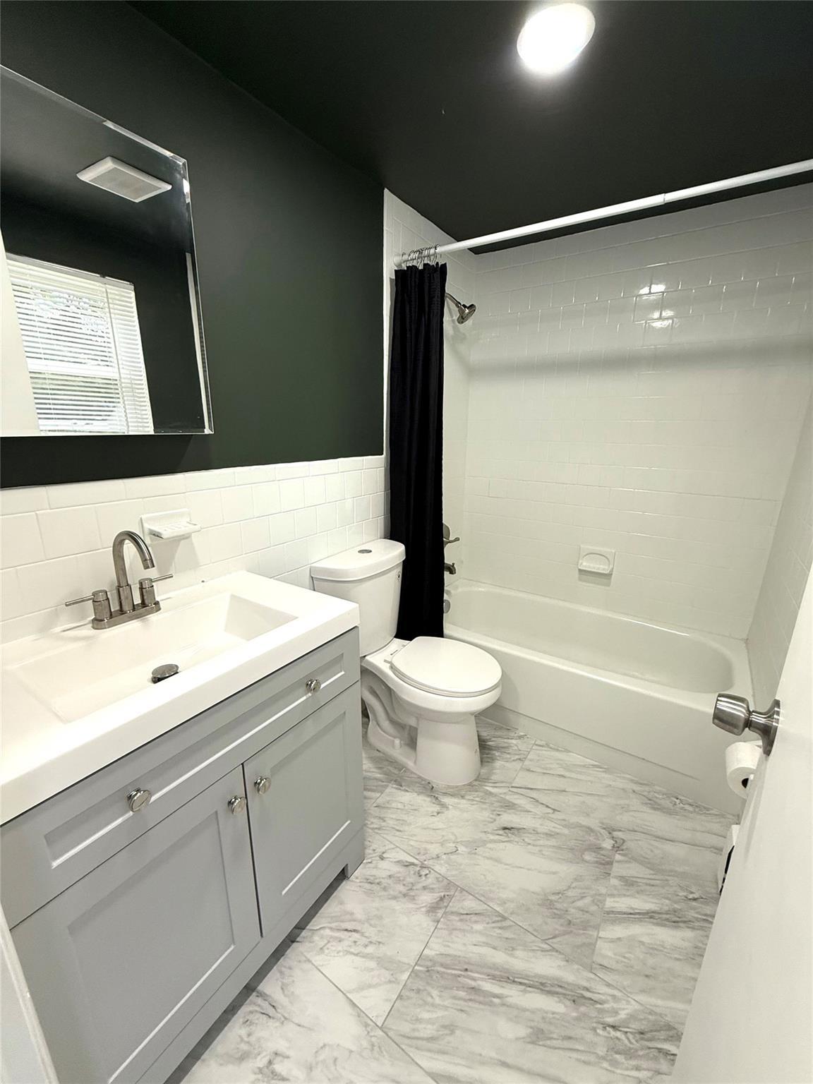 Single Family East  Suffolk County, NY 11757, MLS-885161-9