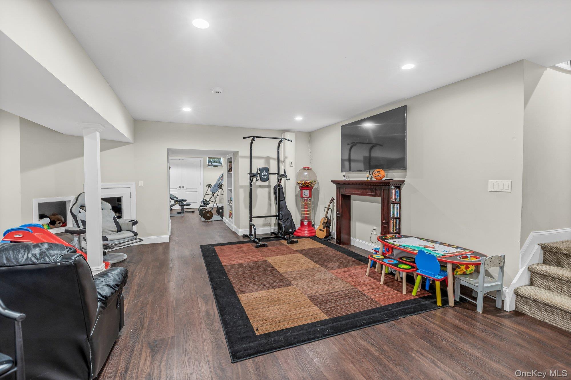 Single Family Fox Hunt Suffolk County, NY 11743, MLS-885223-26