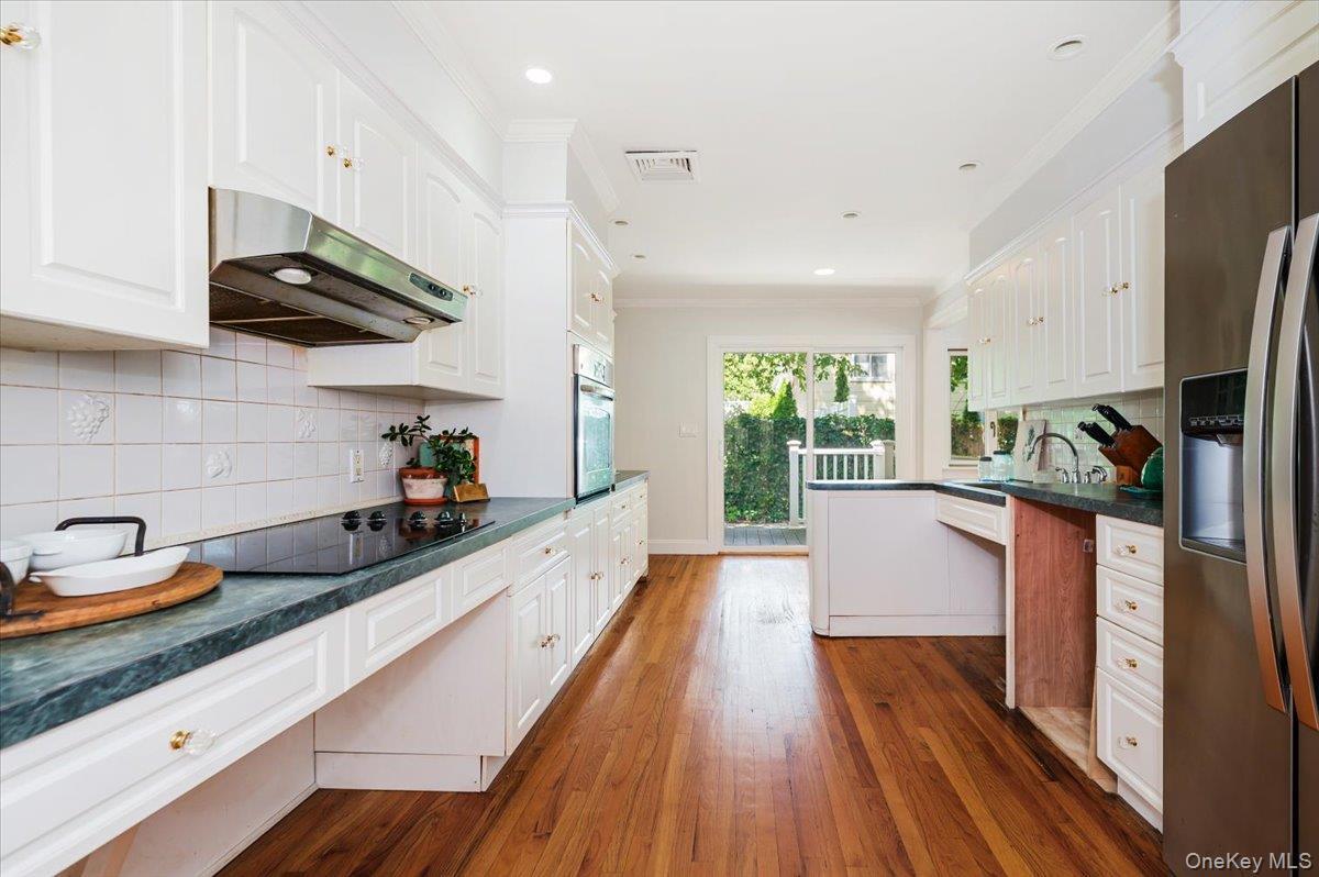 Single Family Oakwood  Suffolk County, NY 11743, MLS-885237-12