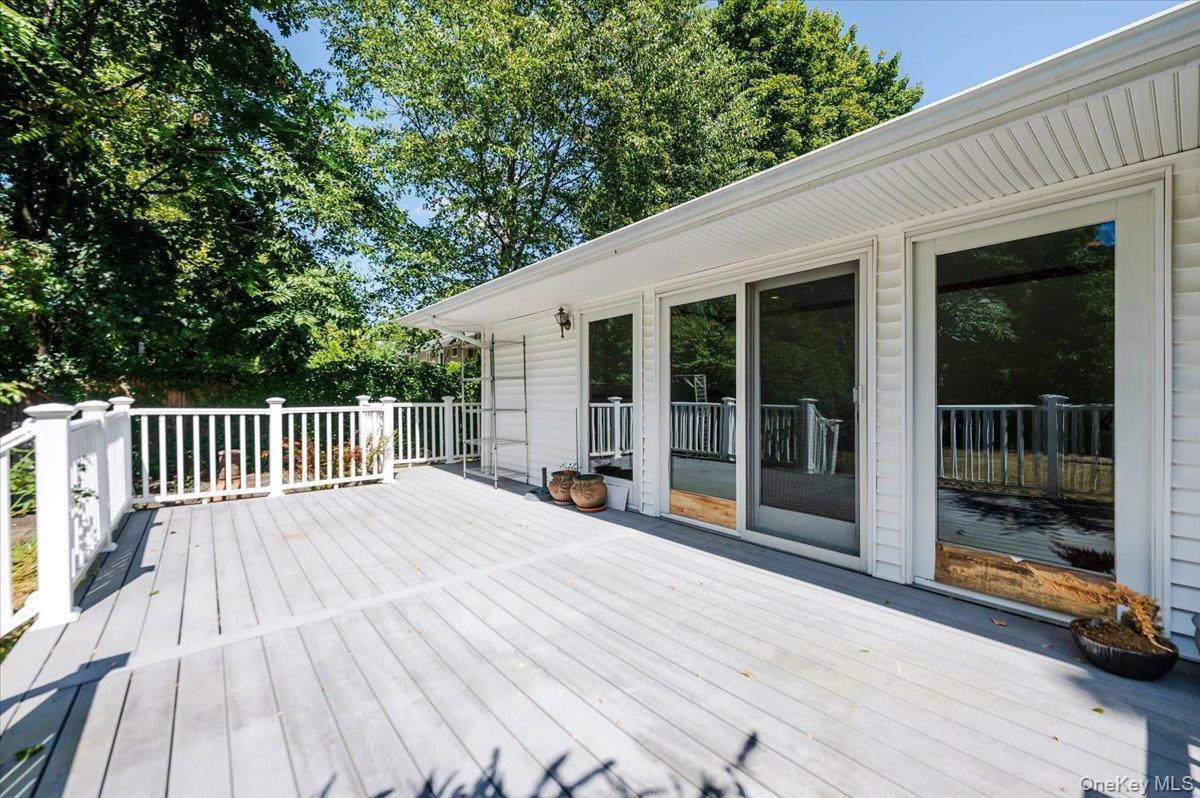 Single Family Oakwood  Suffolk County, NY 11743, MLS-885237-24