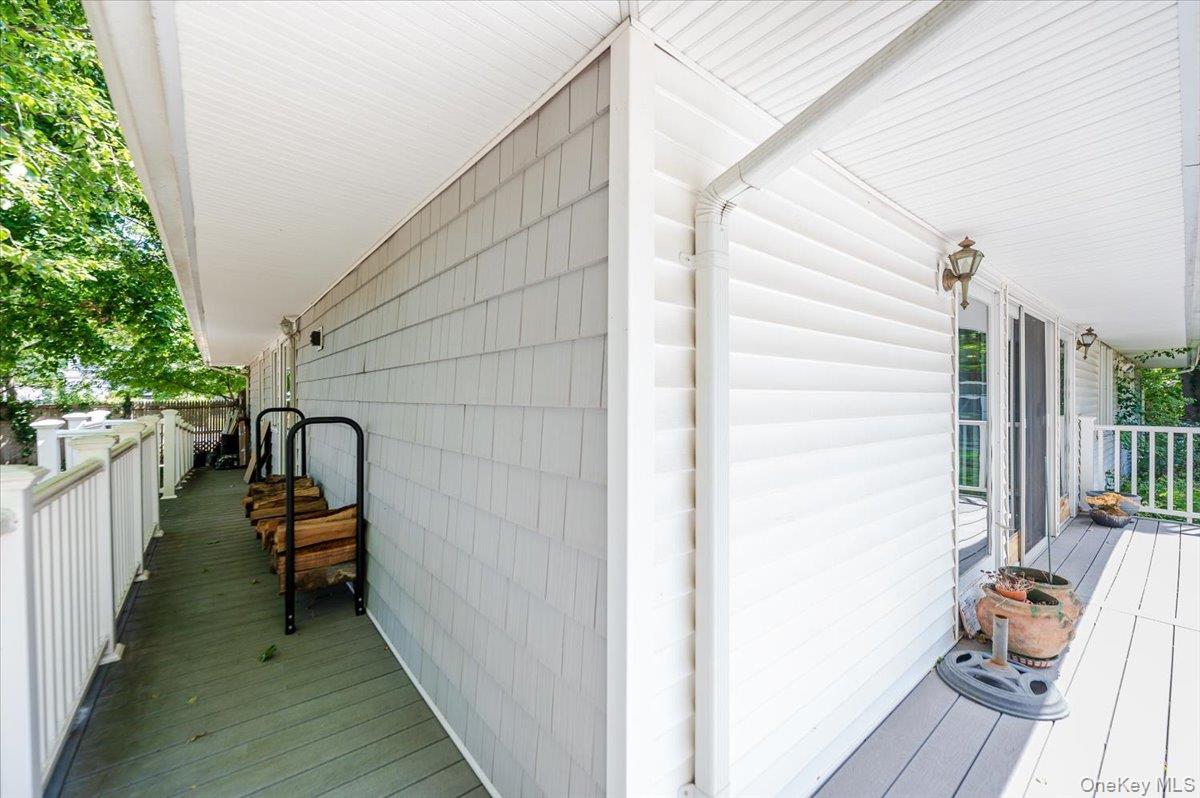 Single Family Oakwood  Suffolk County, NY 11743, MLS-885237-25