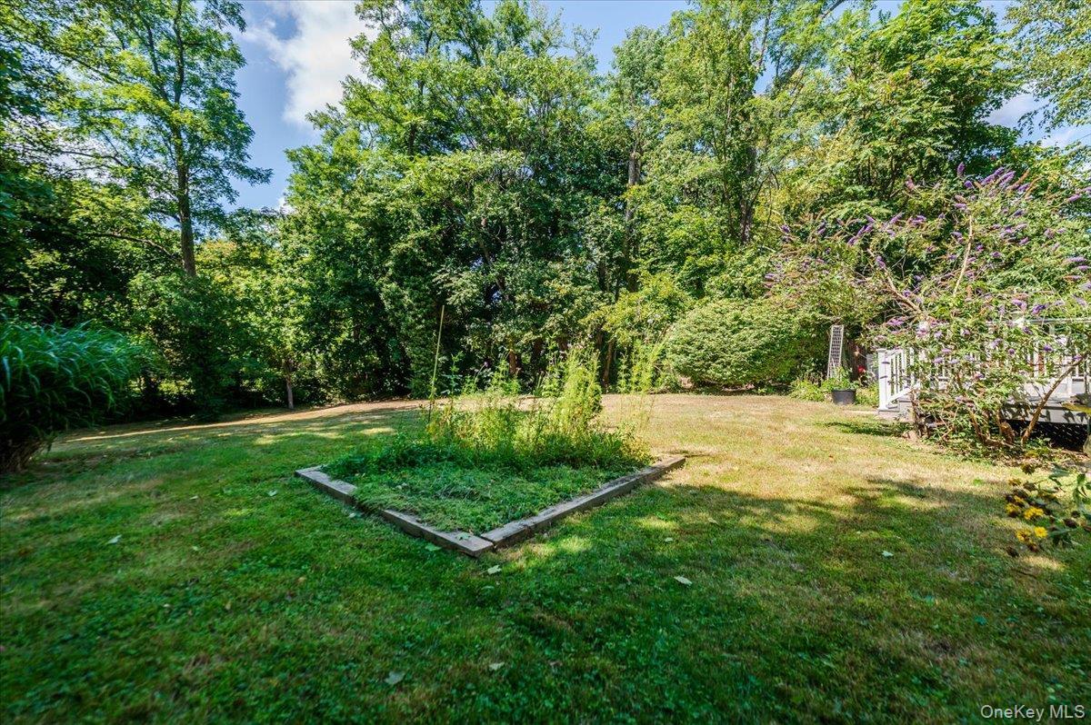 Single Family Oakwood  Suffolk County, NY 11743, MLS-885237-26