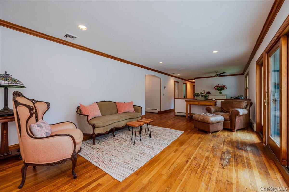 Single Family Oakwood  Suffolk County, NY 11743, MLS-885237-4