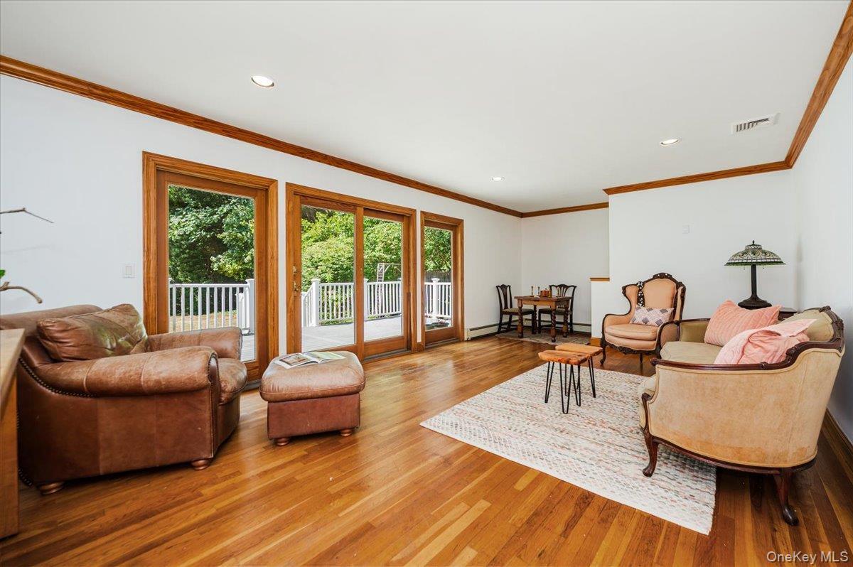 Single Family Oakwood  Suffolk County, NY 11743, MLS-885237-5