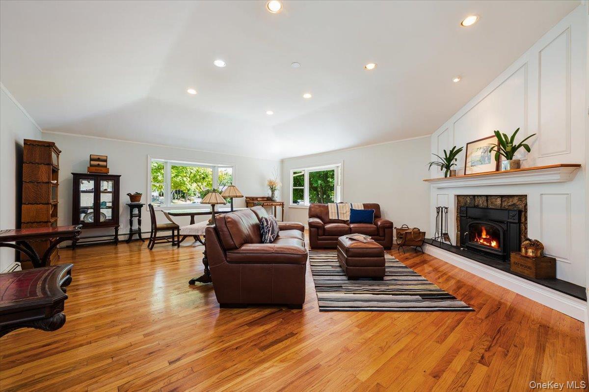 Single Family Oakwood  Suffolk County, NY 11743, MLS-885237-8