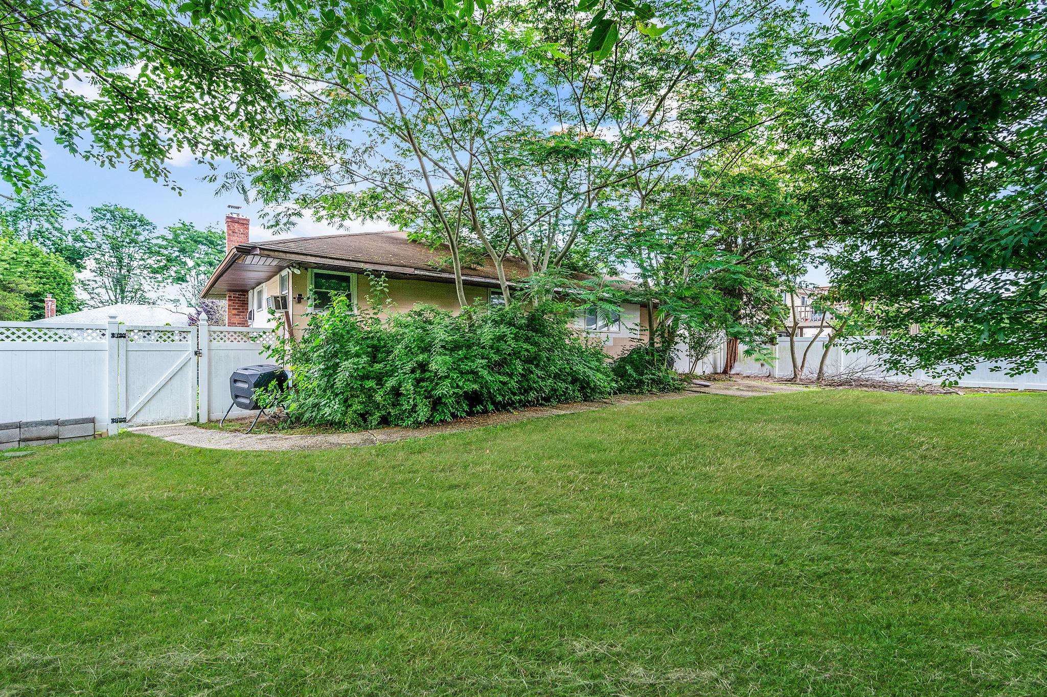 Single Family Bowling  Suffolk County, NY 11729, MLS-885268-2