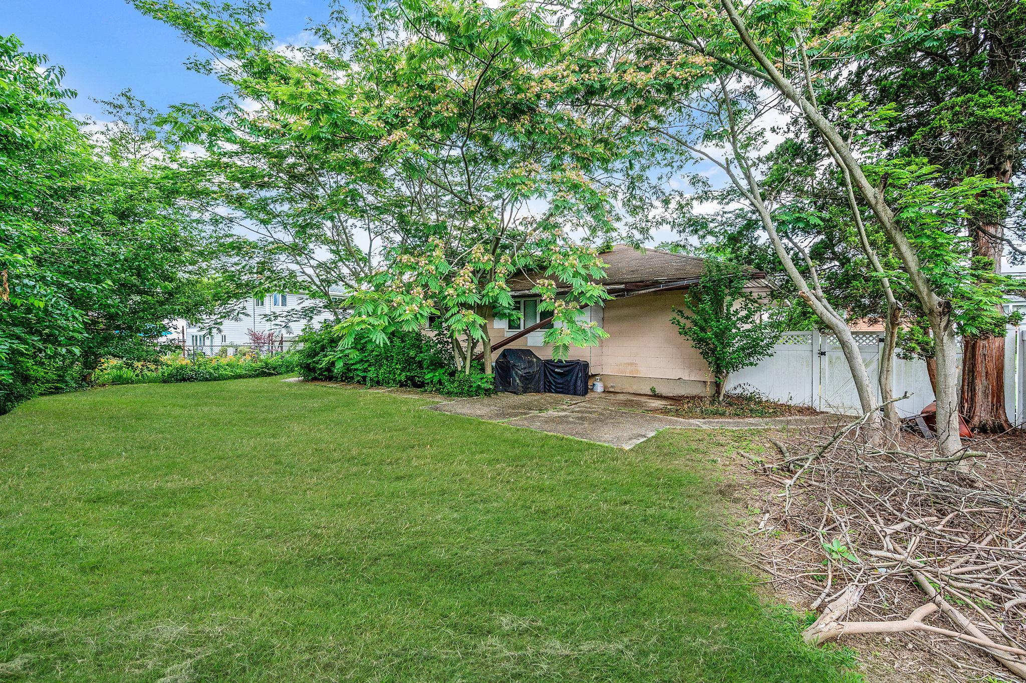 Single Family Bowling  Suffolk County, NY 11729, MLS-885268-4
