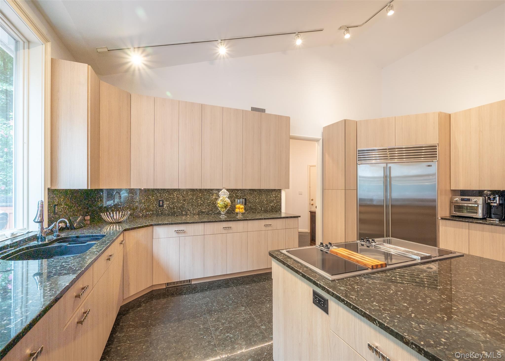 Single Family Swan Suffolk County, NY 11780, MLS-885277-20