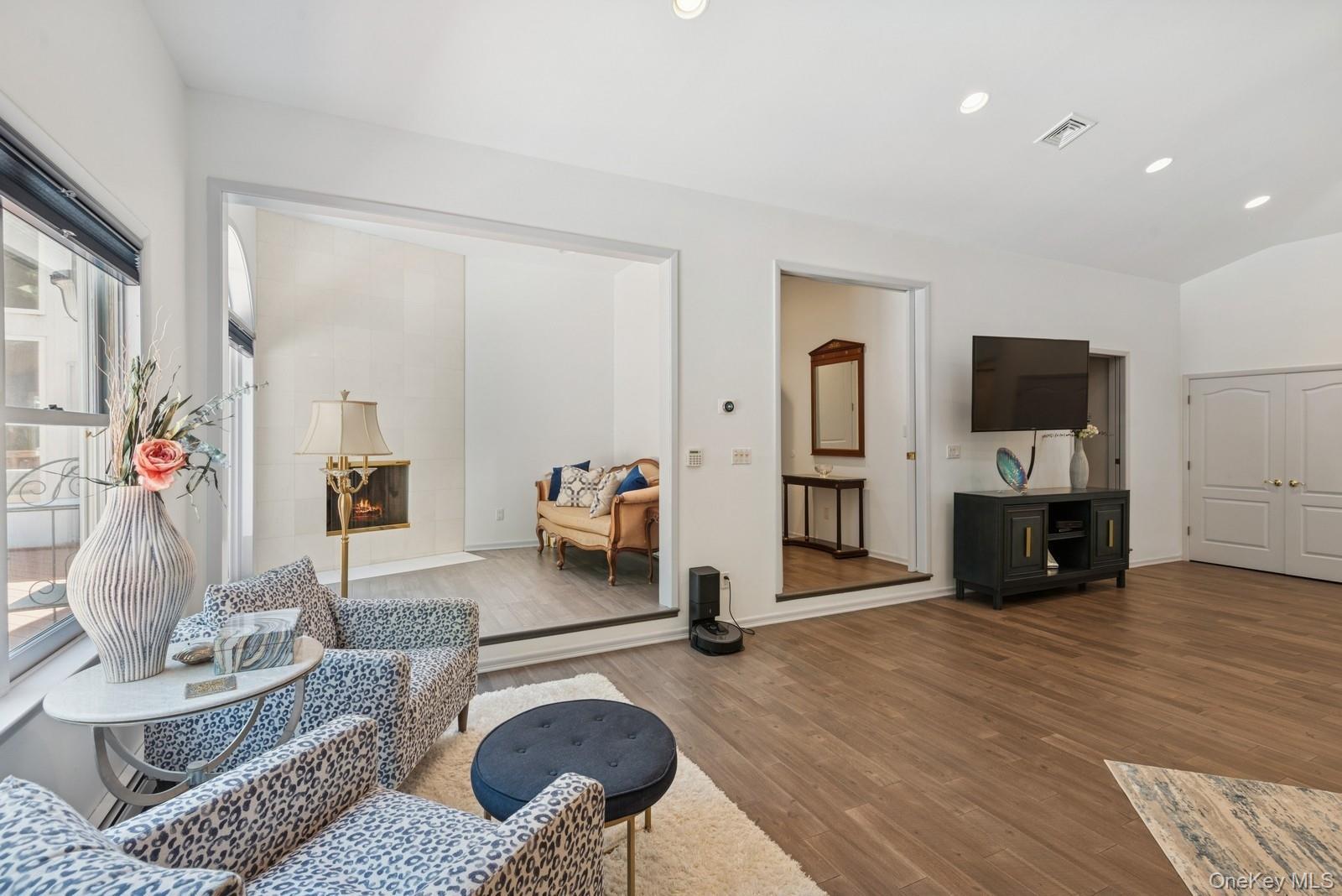 Single Family Swan Suffolk County, NY 11780, MLS-885277-24