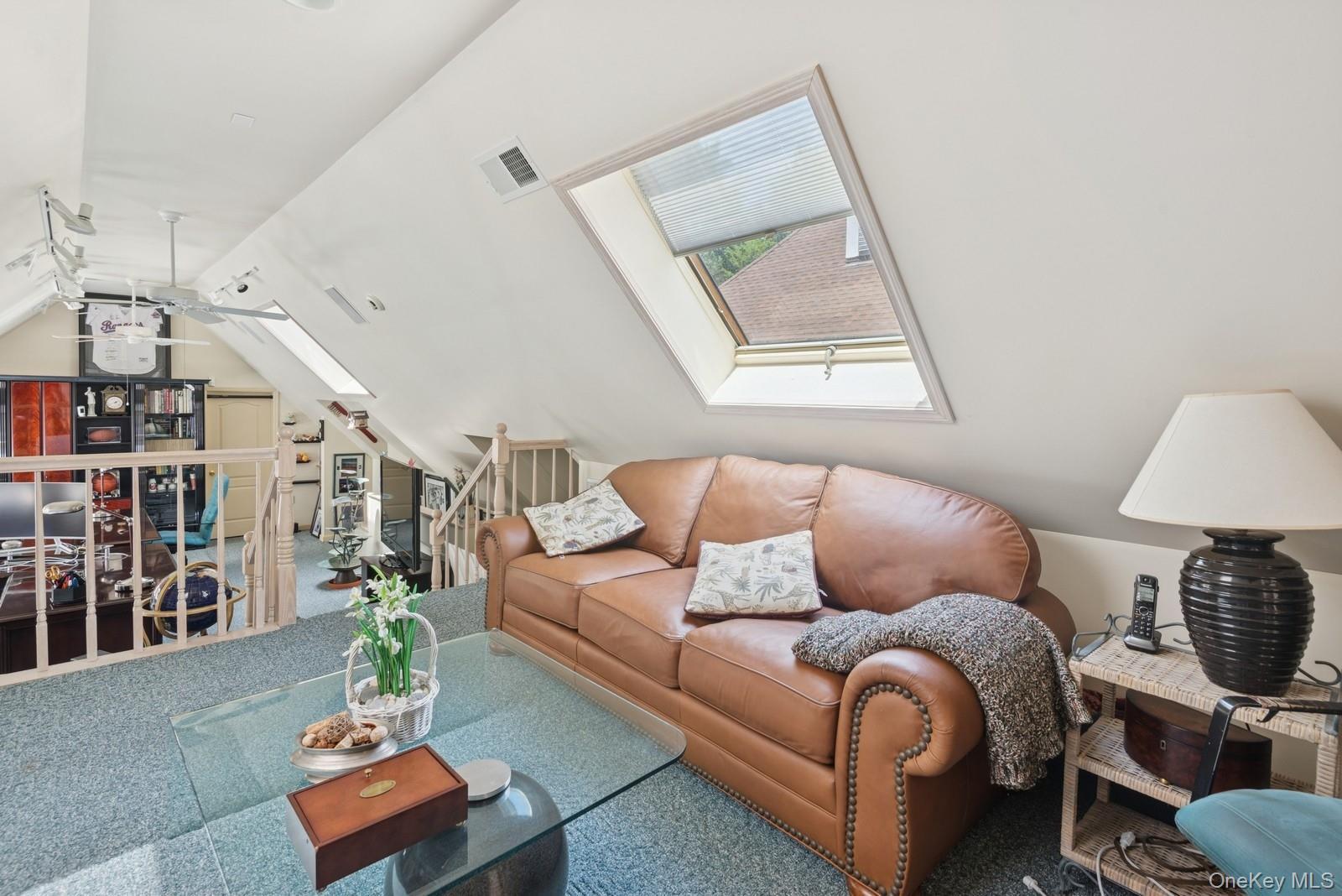 Single Family Swan Suffolk County, NY 11780, MLS-885277-32