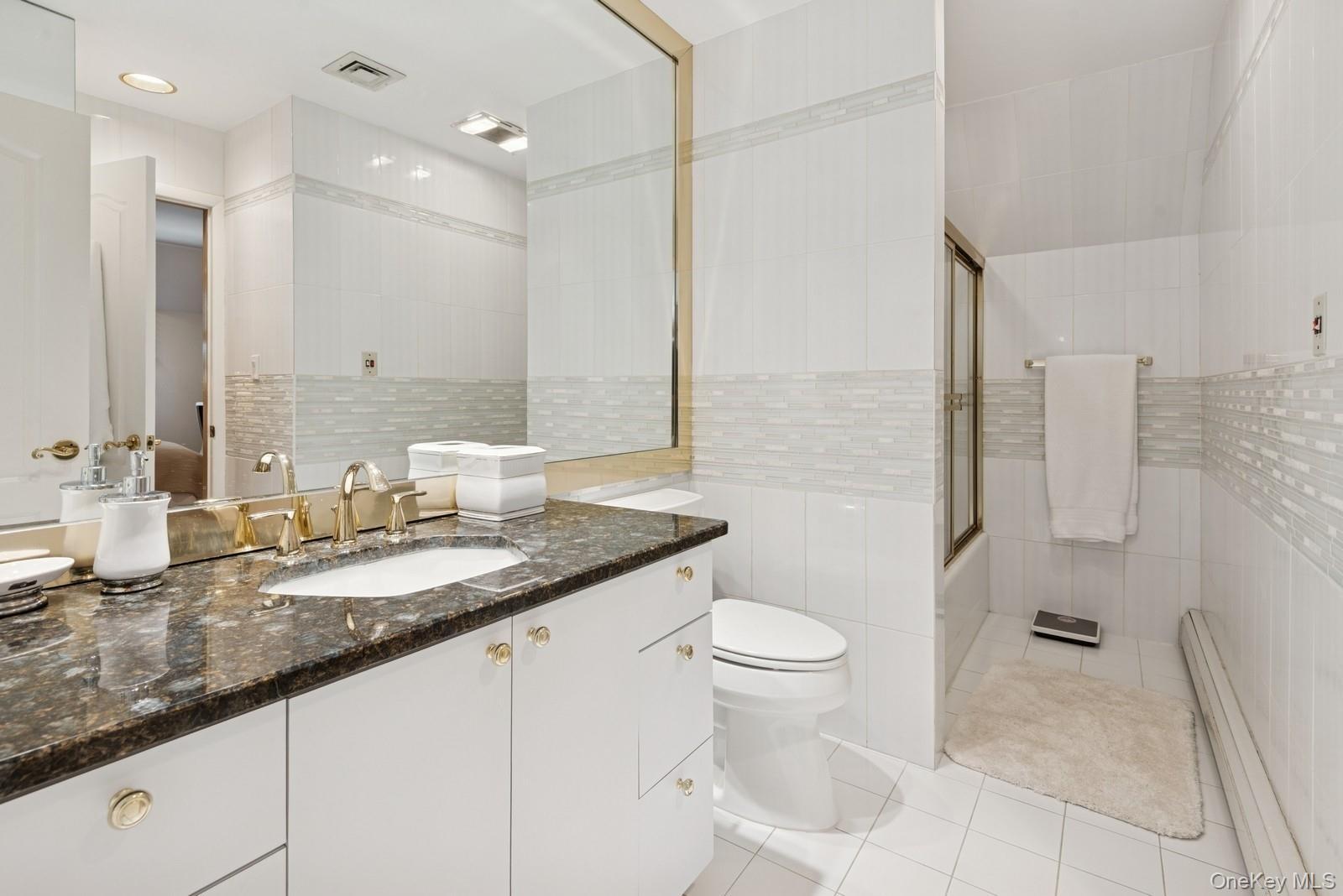 Single Family Swan Suffolk County, NY 11780, MLS-885277-35