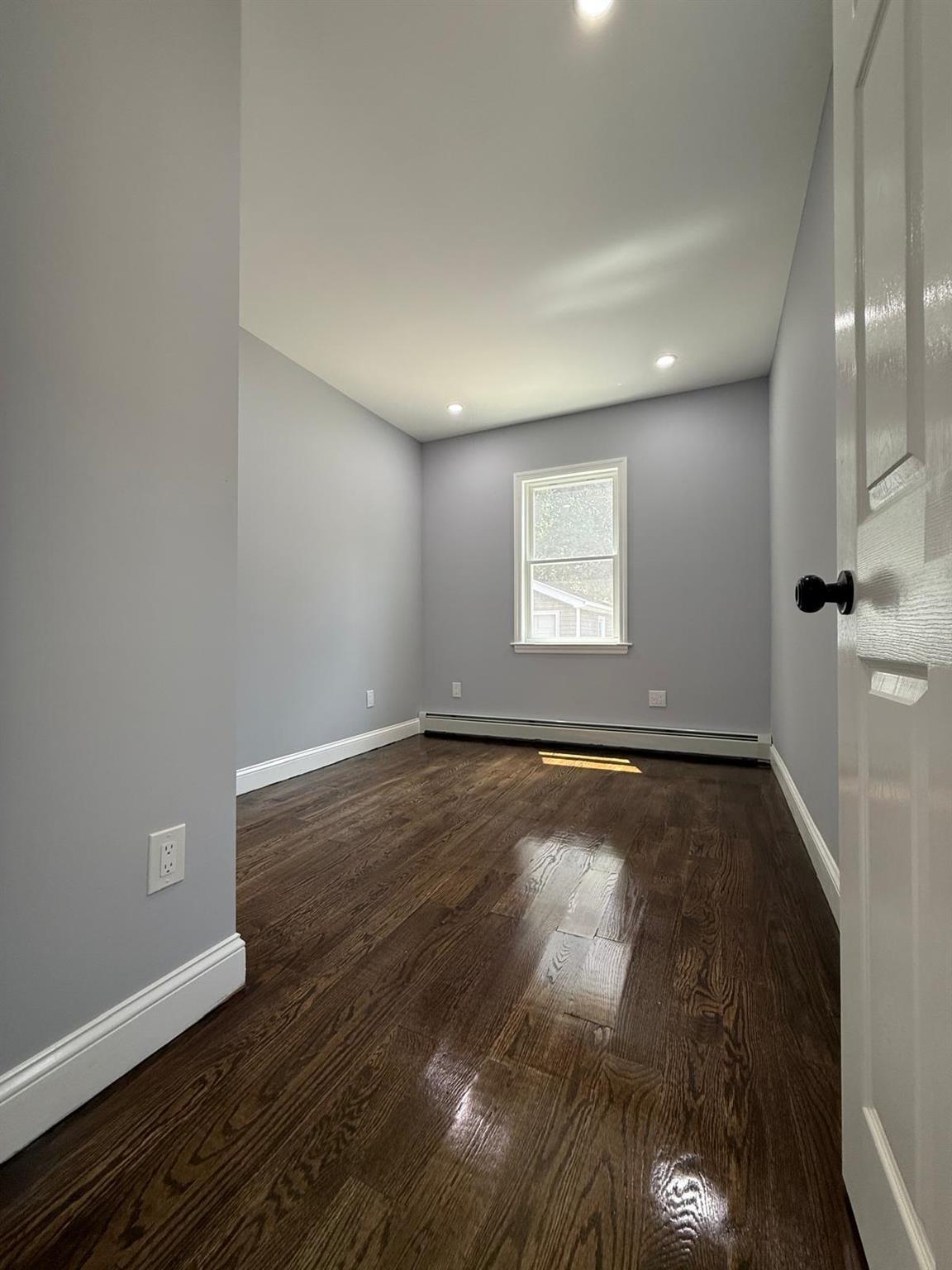 Single Family Huxley  Queens, NY 11422, MLS-885297-13