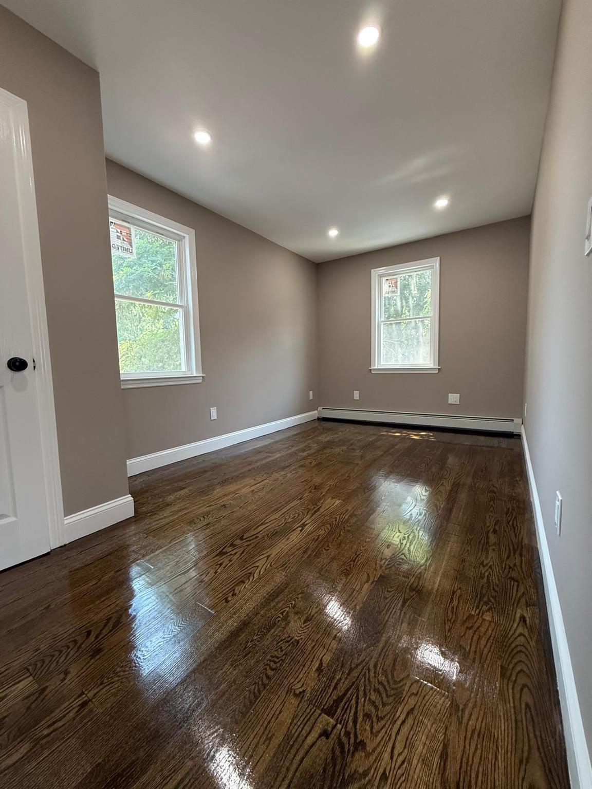 Single Family Huxley  Queens, NY 11422, MLS-885297-31