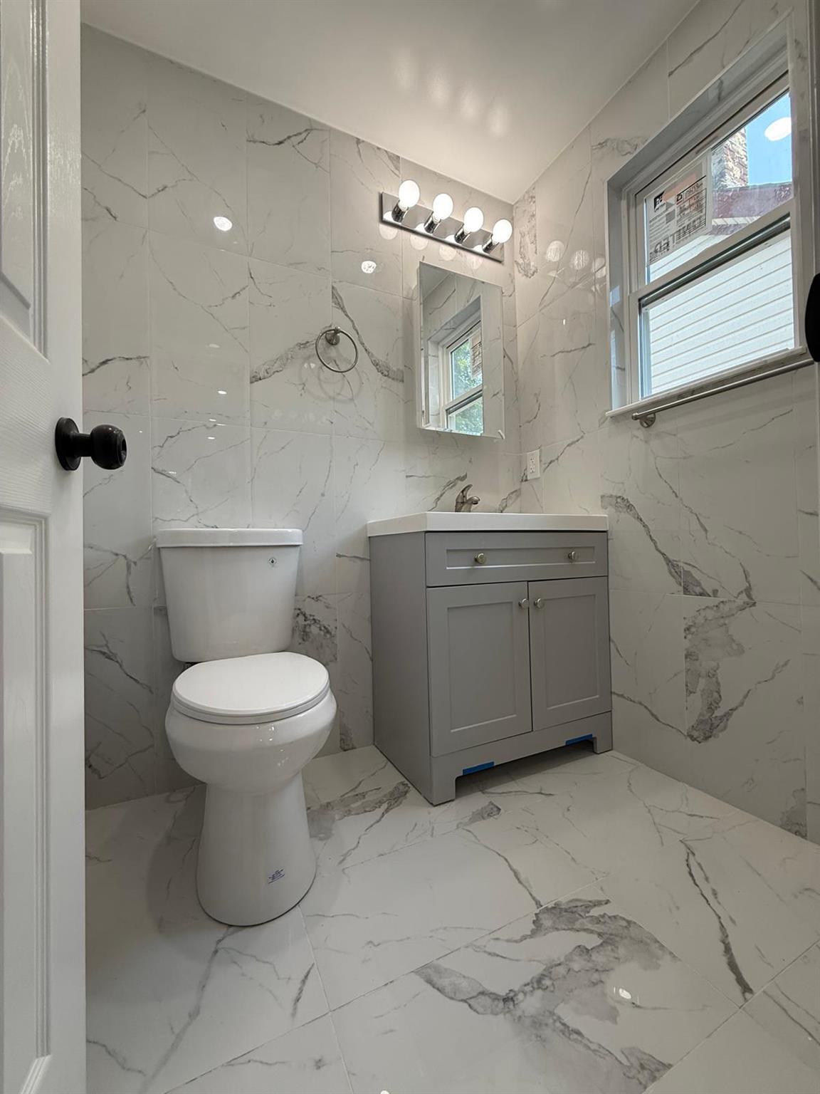 Single Family Huxley  Queens, NY 11422, MLS-885297-32
