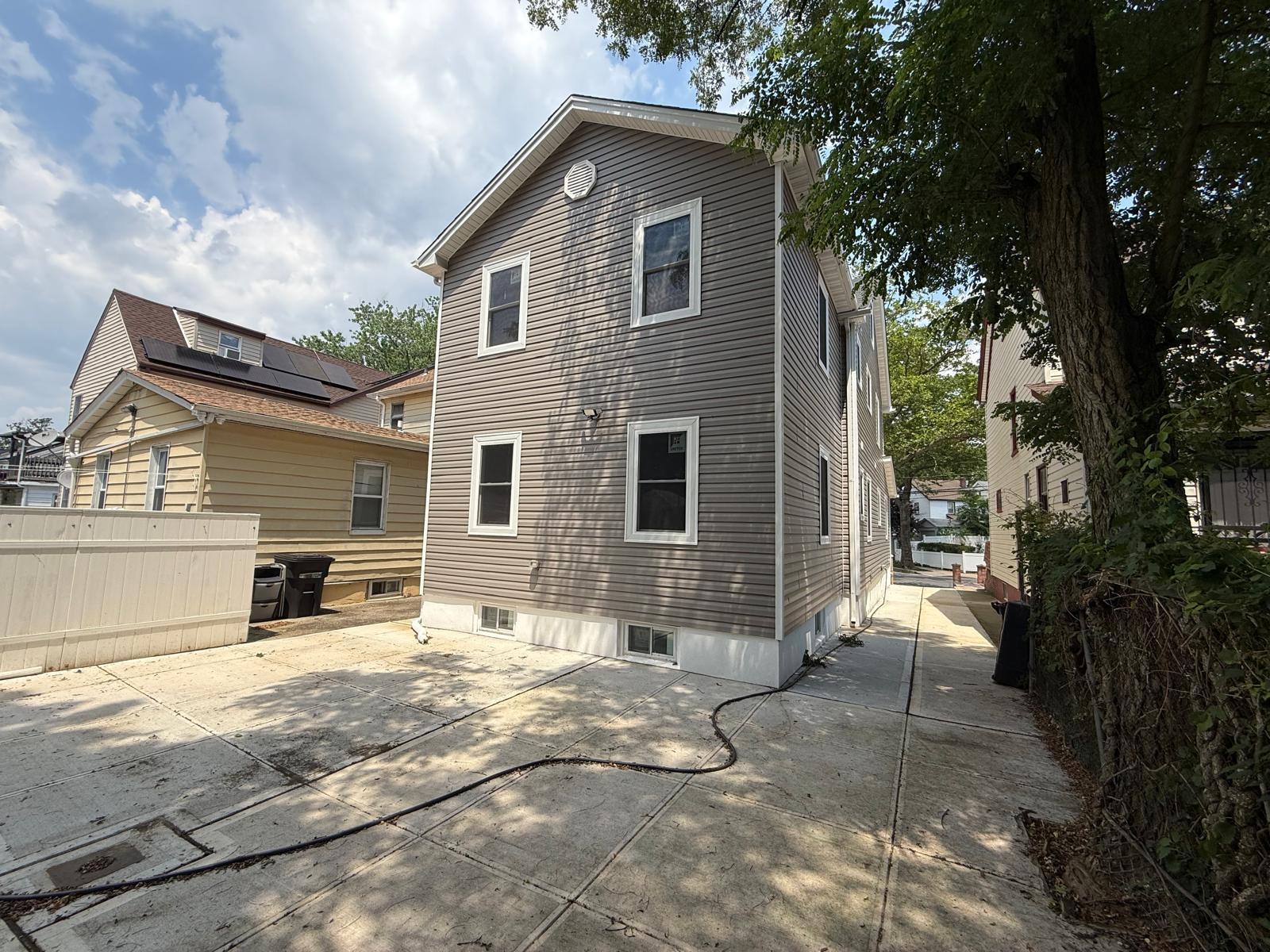 Single Family Huxley  Queens, NY 11422, MLS-885297-38