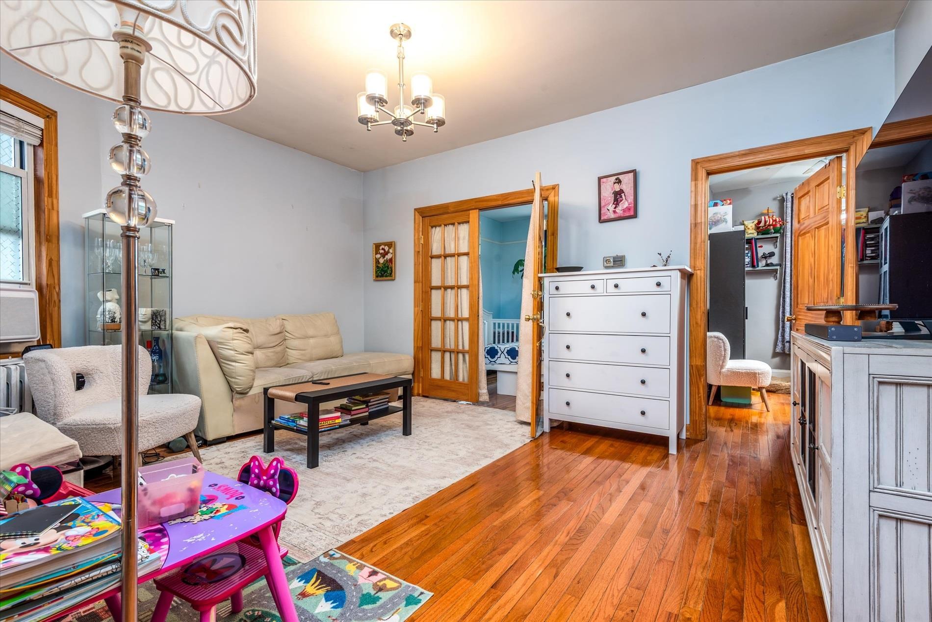 Single Family 47  Queens, NY 11377, MLS-885449-10