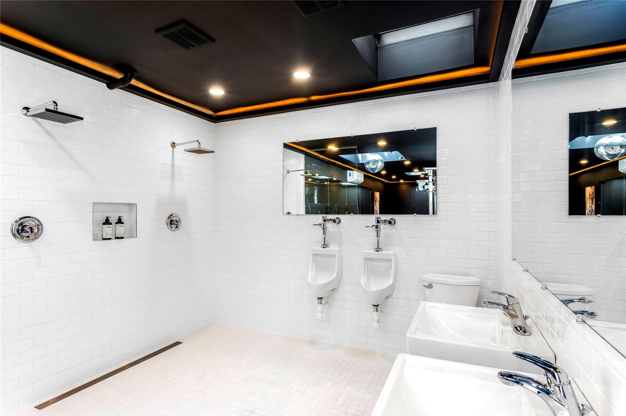 Single Family Bay Suffolk County, NY 11782, MLS-885473-21