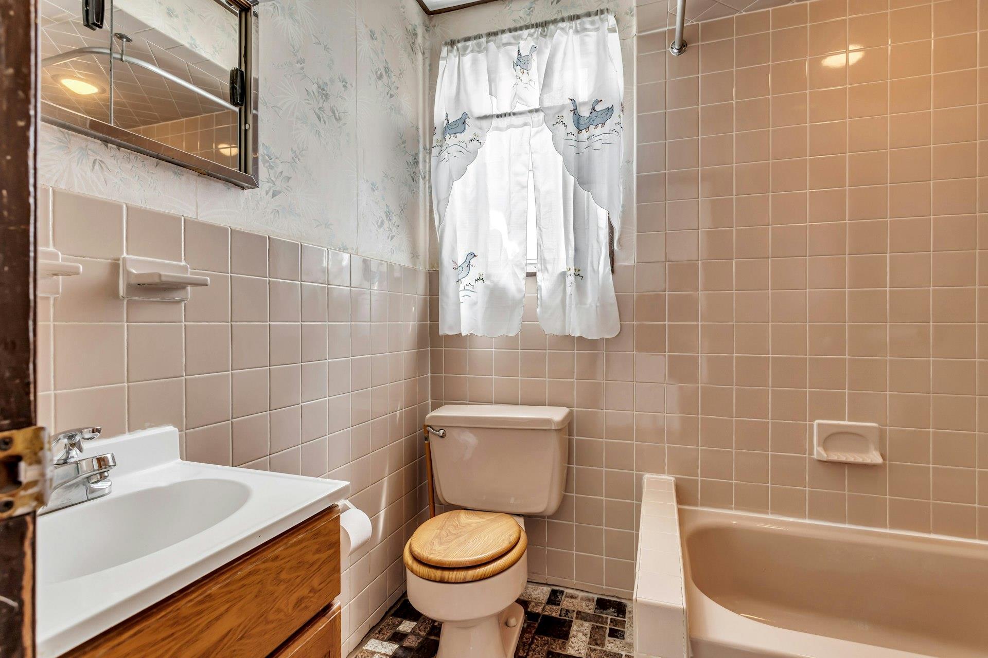 Single Family 126  Queens, NY 11356, MLS-885548-15
