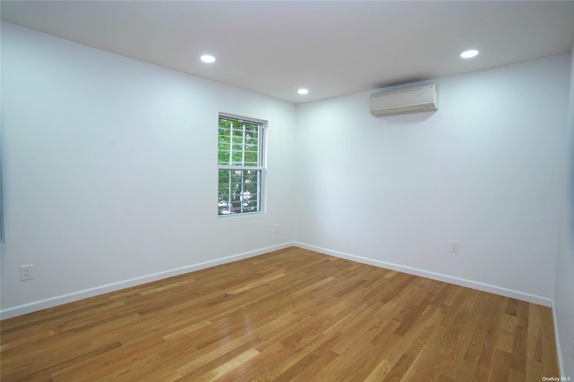 Single Family 89  Queens, NY 11421, MLS-885560-17