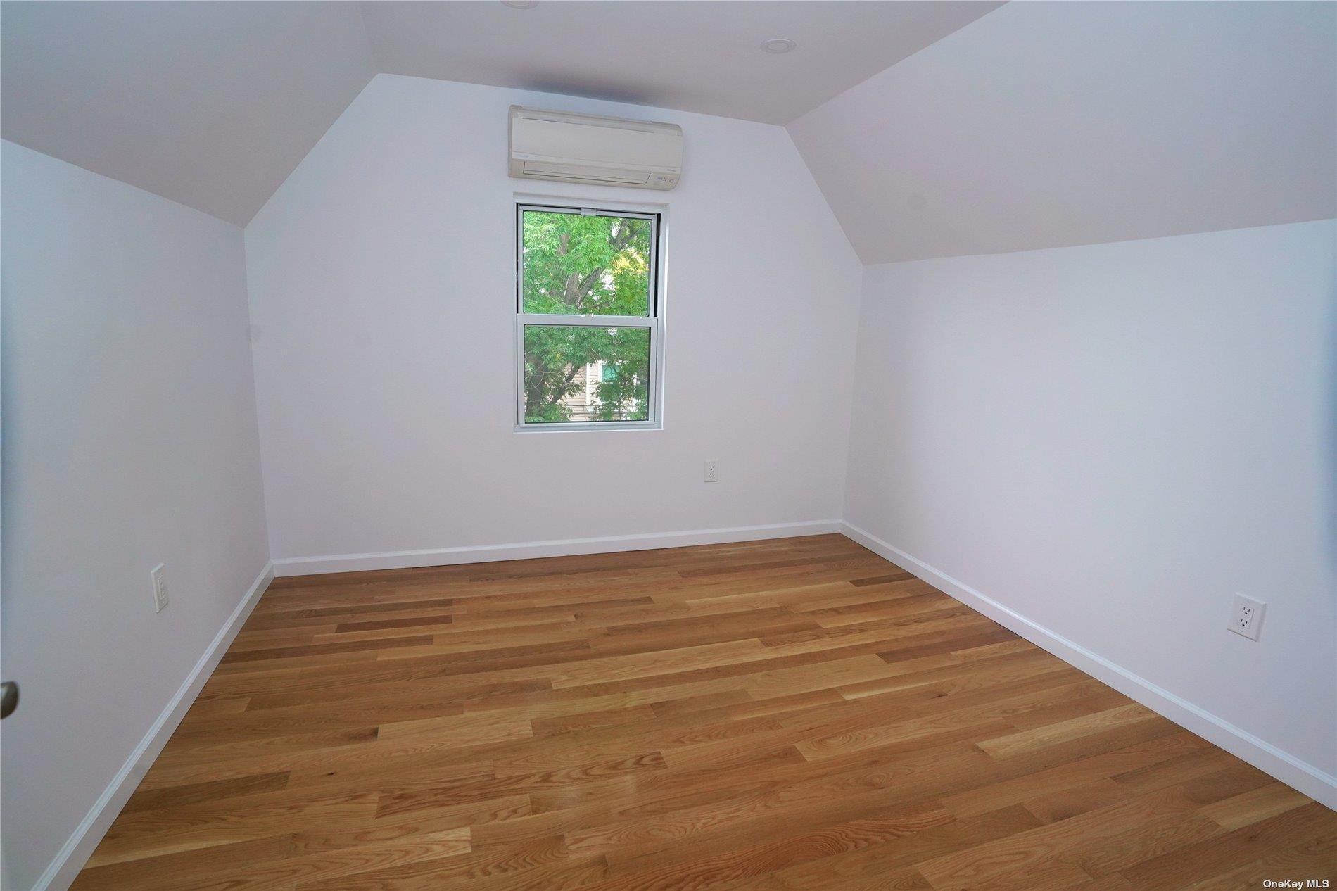 Single Family 89  Queens, NY 11421, MLS-885560-21