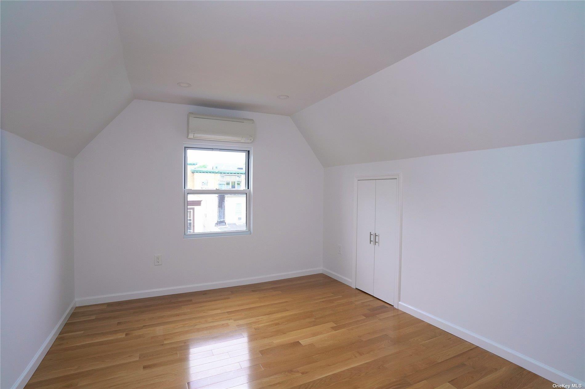 Single Family 89  Queens, NY 11421, MLS-885560-22
