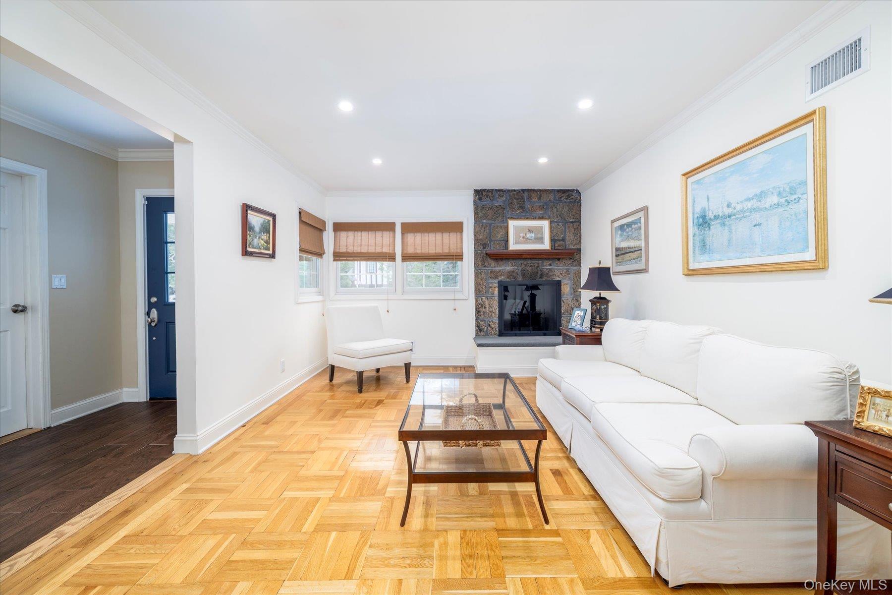 Single Family Blenheim Nassau County, NY 11570, MLS-885565-10