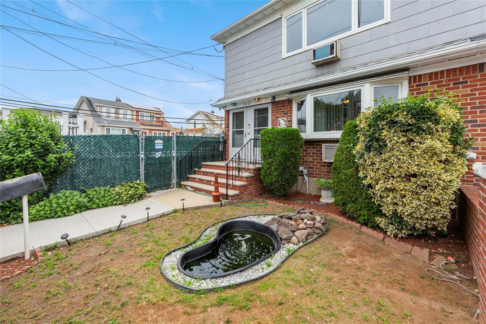Single Family Centreville  Queens, NY 11417, MLS-885610-3