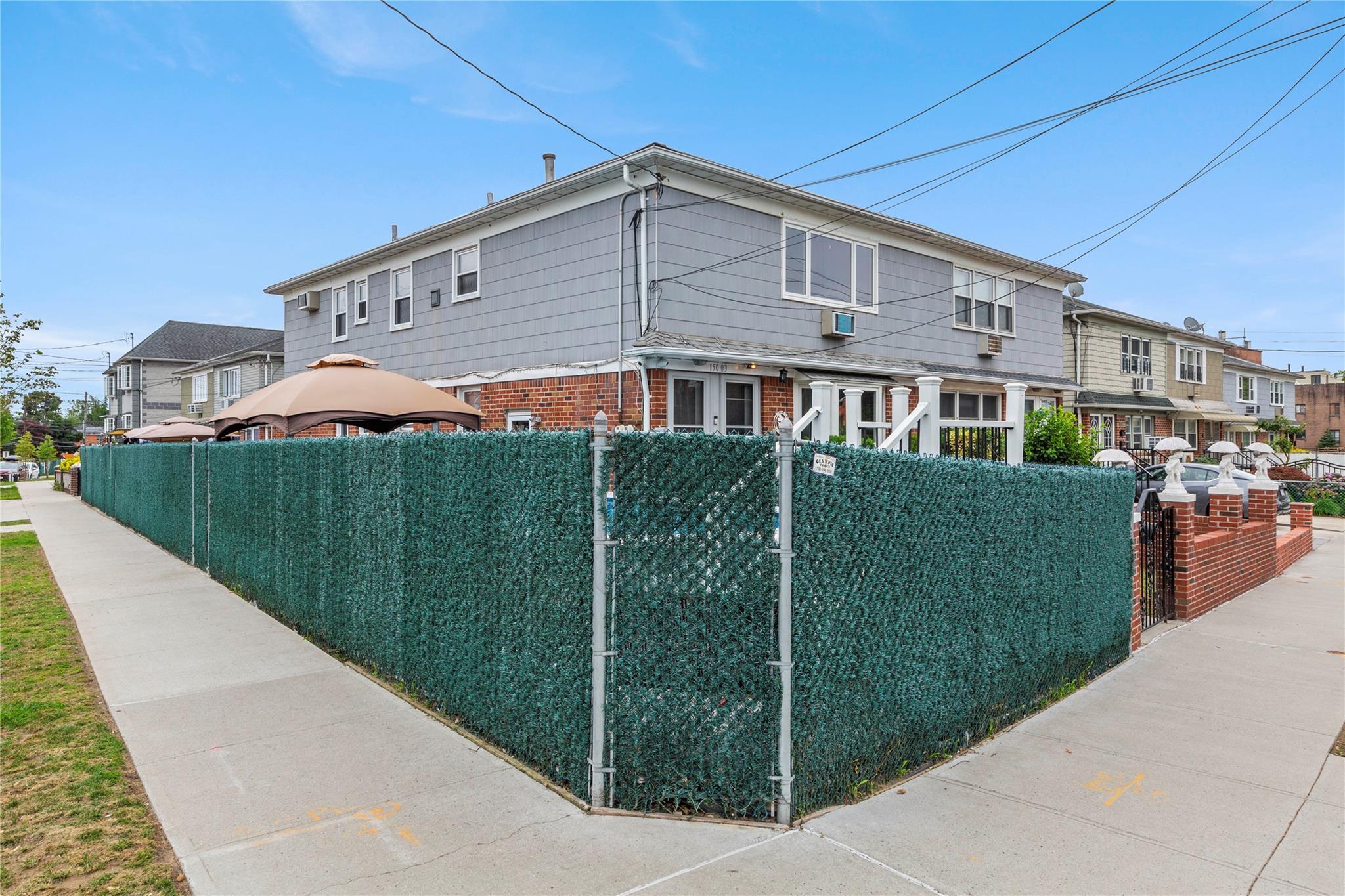 Single Family Centreville  Queens, NY 11417, MLS-885610-4