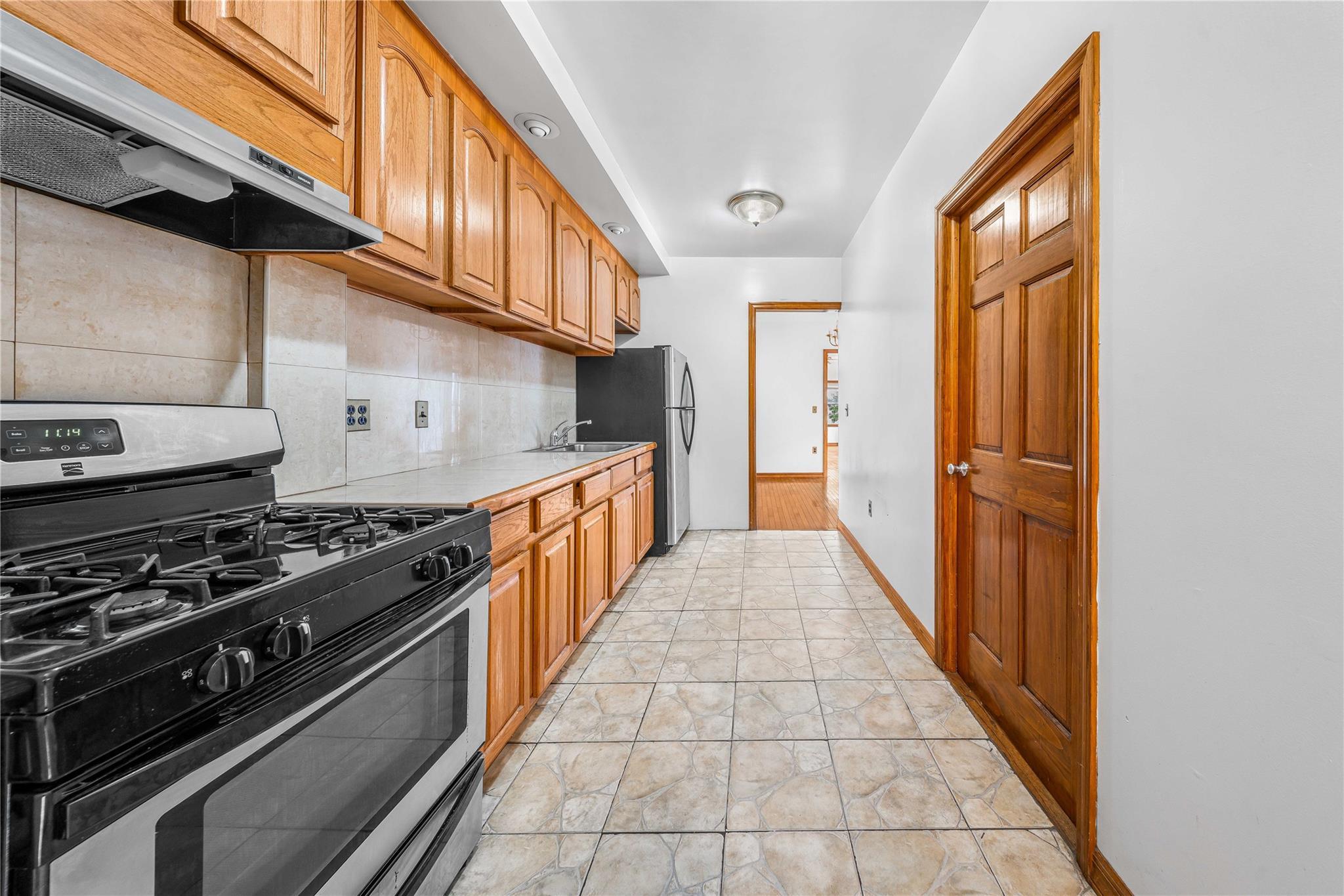 Single Family 24th  Queens, NY 11105, MLS-885658-22