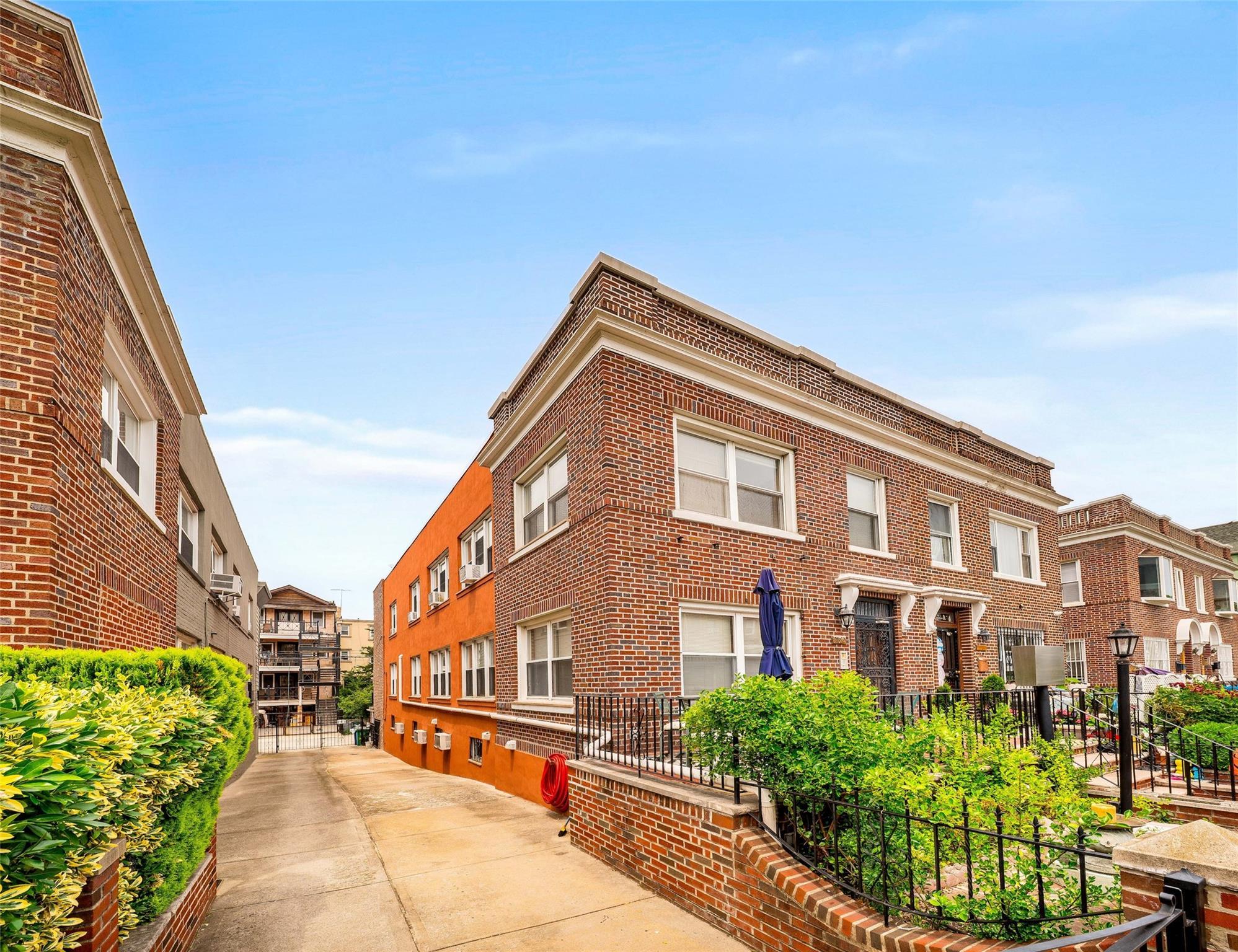 Single Family 24th  Queens, NY 11105, MLS-885658-3
