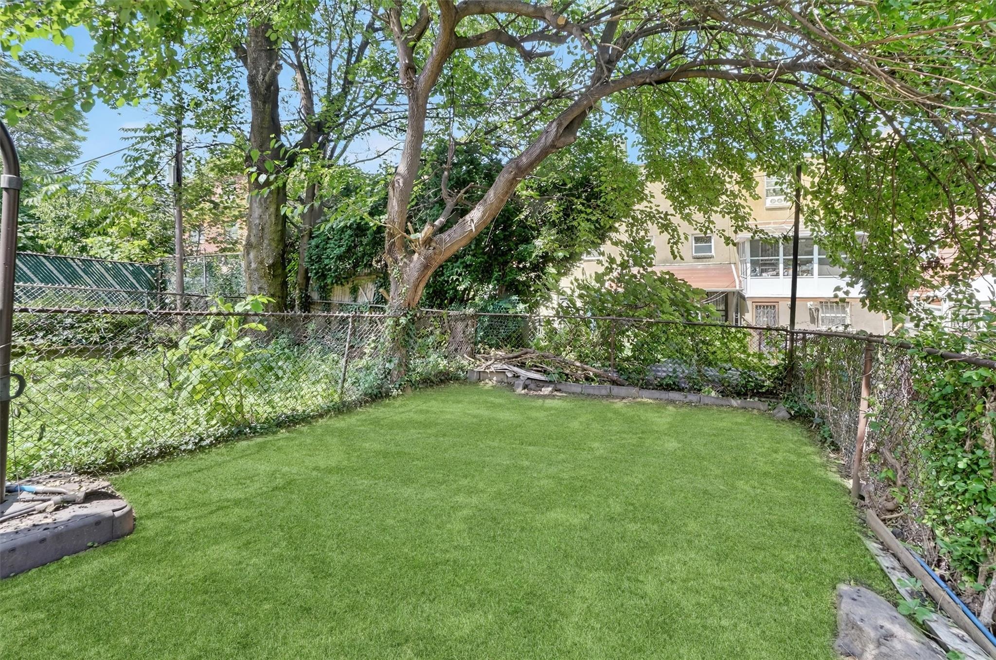 Single Family 229th  Bronx, NY 10466, MLS-885706-21