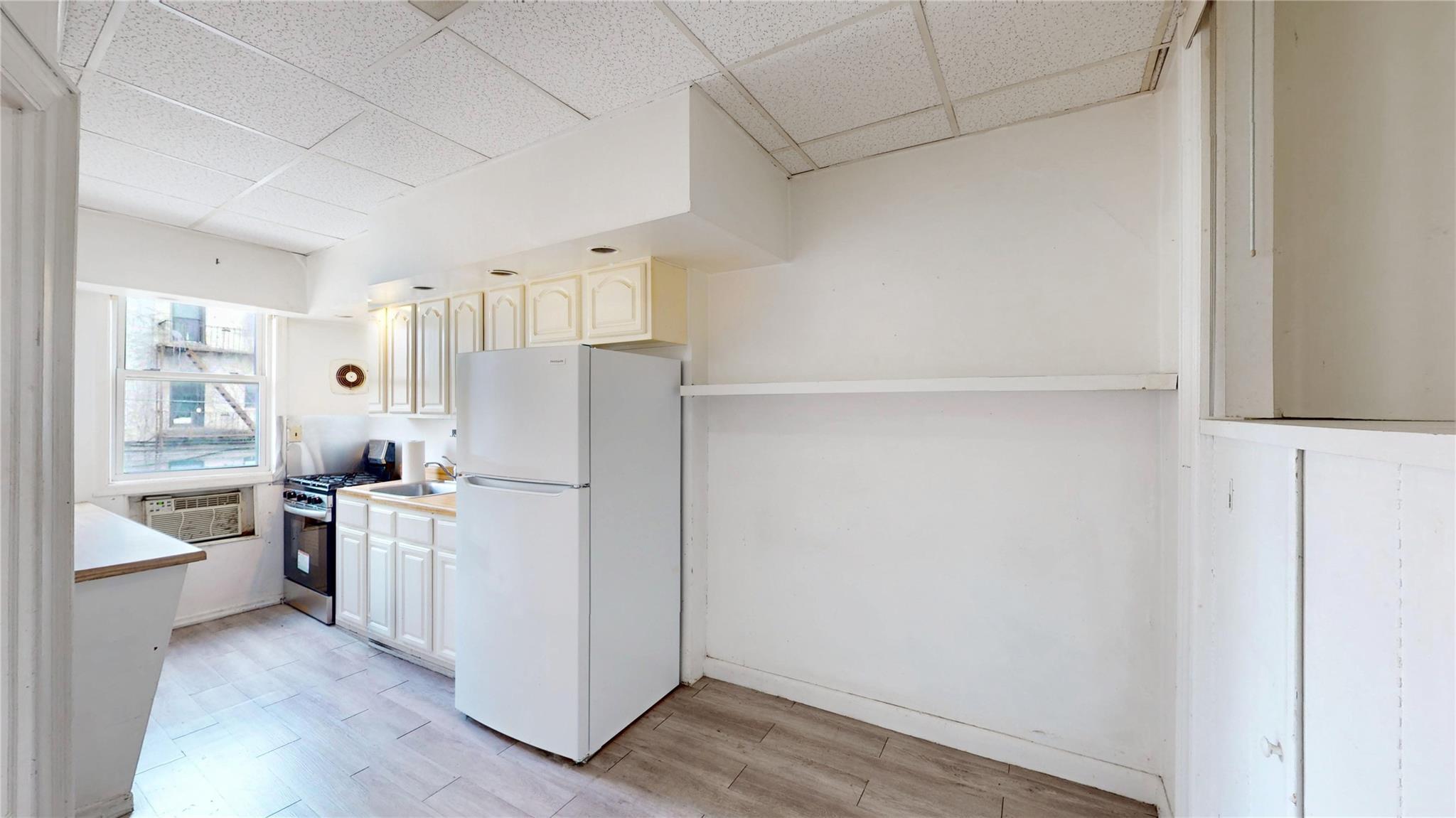 Single Family 40th  Queens, NY 11104, MLS-885751-21
