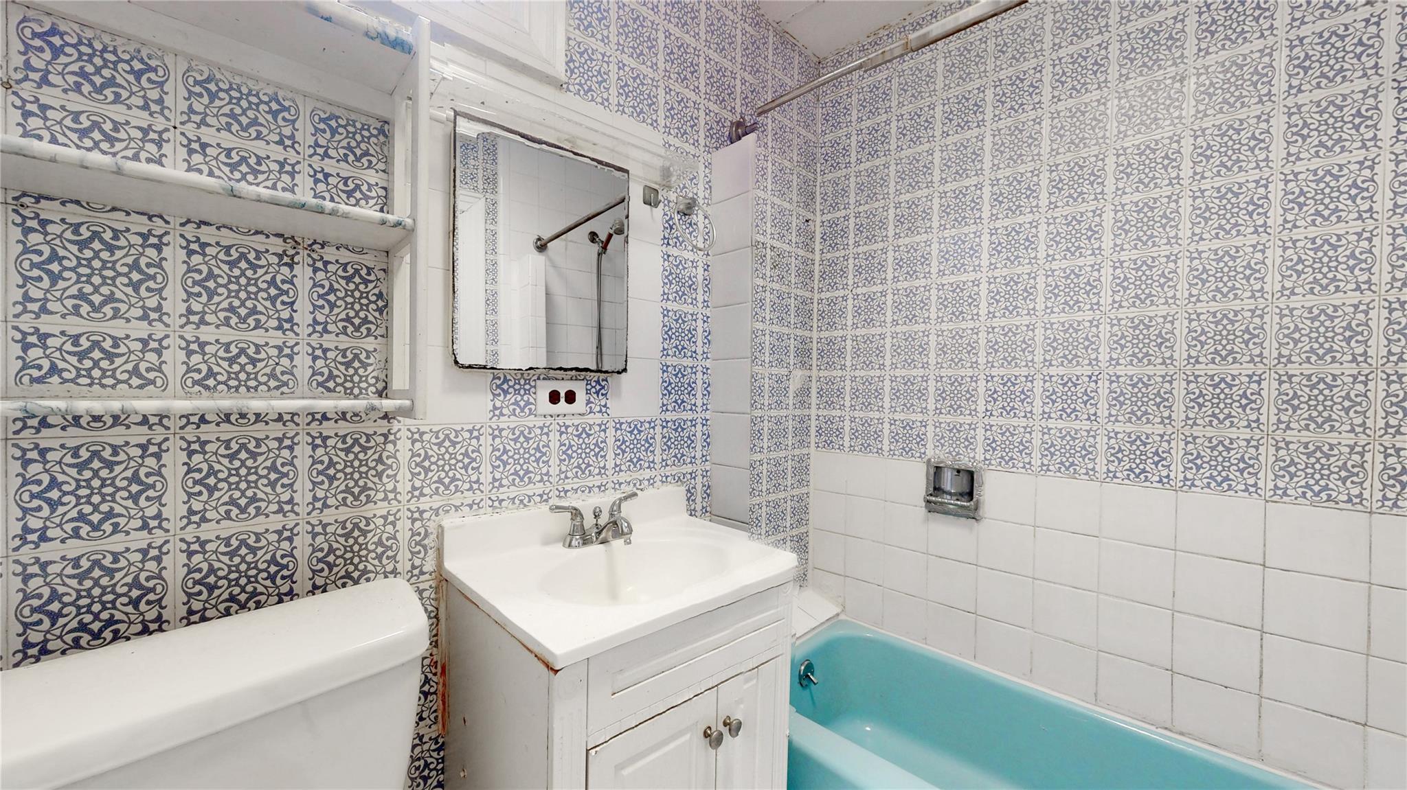 Single Family 40th  Queens, NY 11104, MLS-885751-24