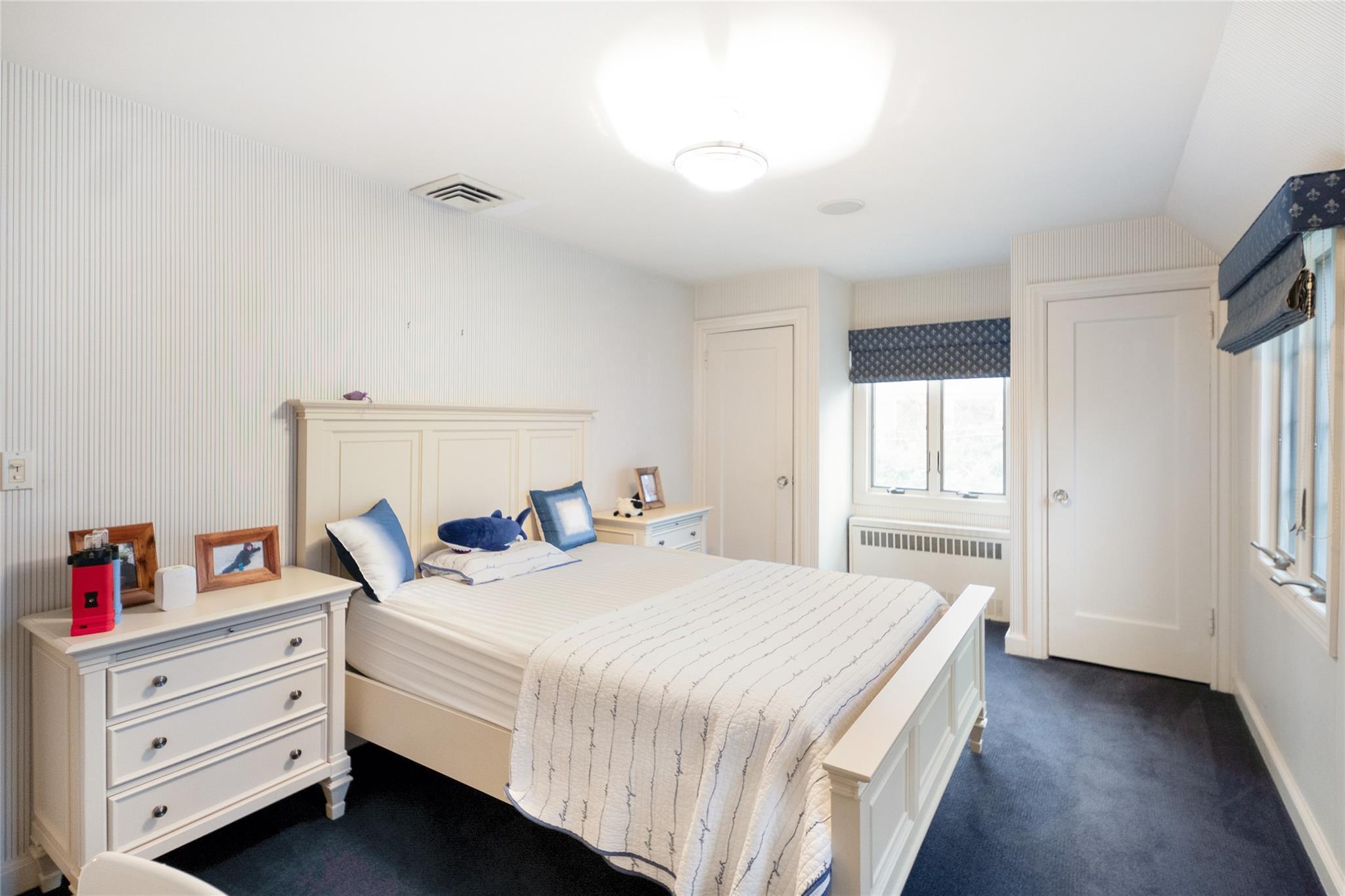 Single Family Sussex Nassau County, NY 11020, MLS-885867-15