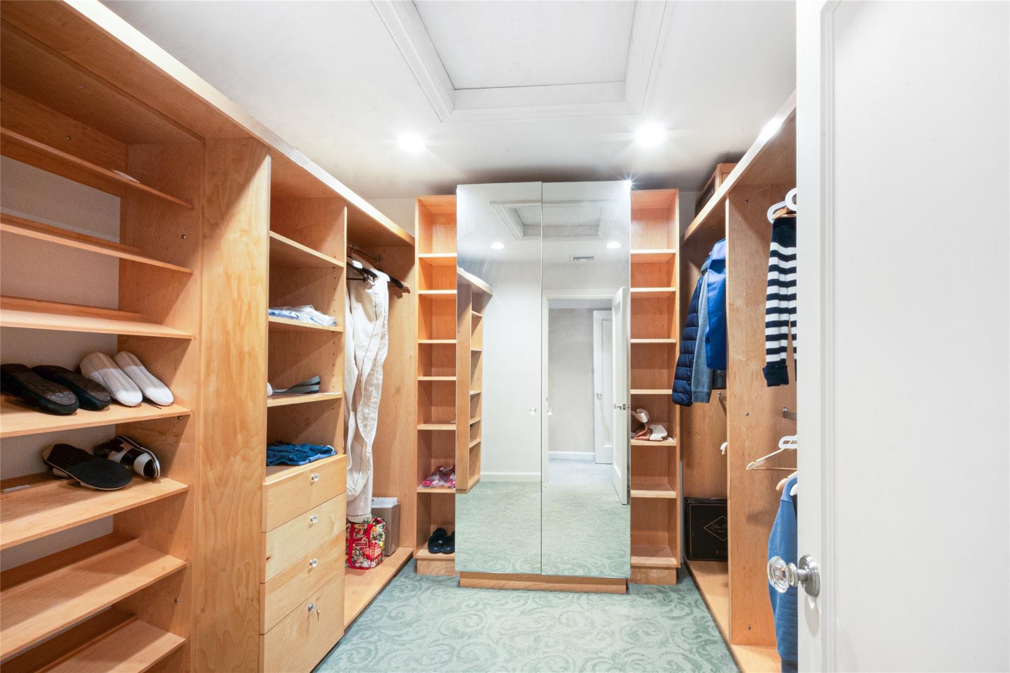 Single Family Sussex Nassau County, NY 11020, MLS-885867-16