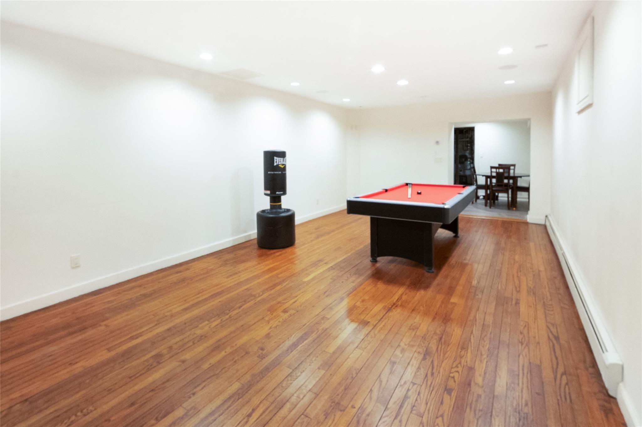 Single Family Sussex Nassau County, NY 11020, MLS-885867-2