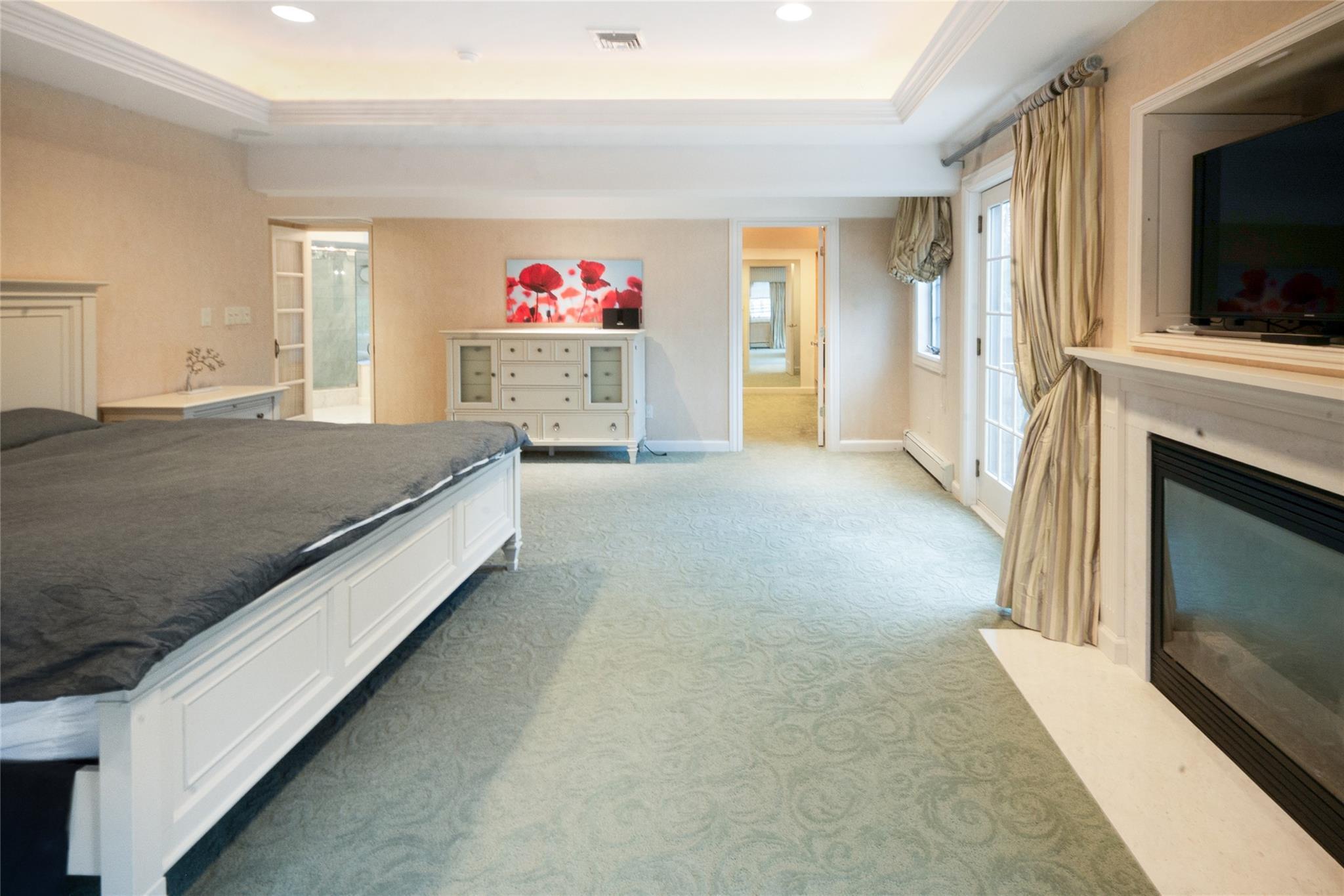 Single Family Sussex Nassau County, NY 11020, MLS-885867-21