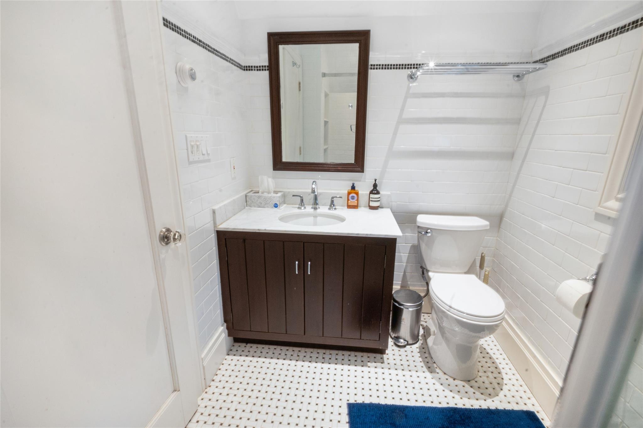 Single Family Sussex Nassau County, NY 11020, MLS-885867-22