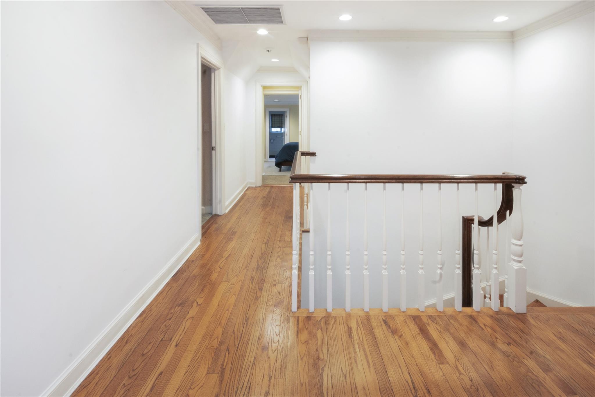 Single Family Sussex Nassau County, NY 11020, MLS-885867-23