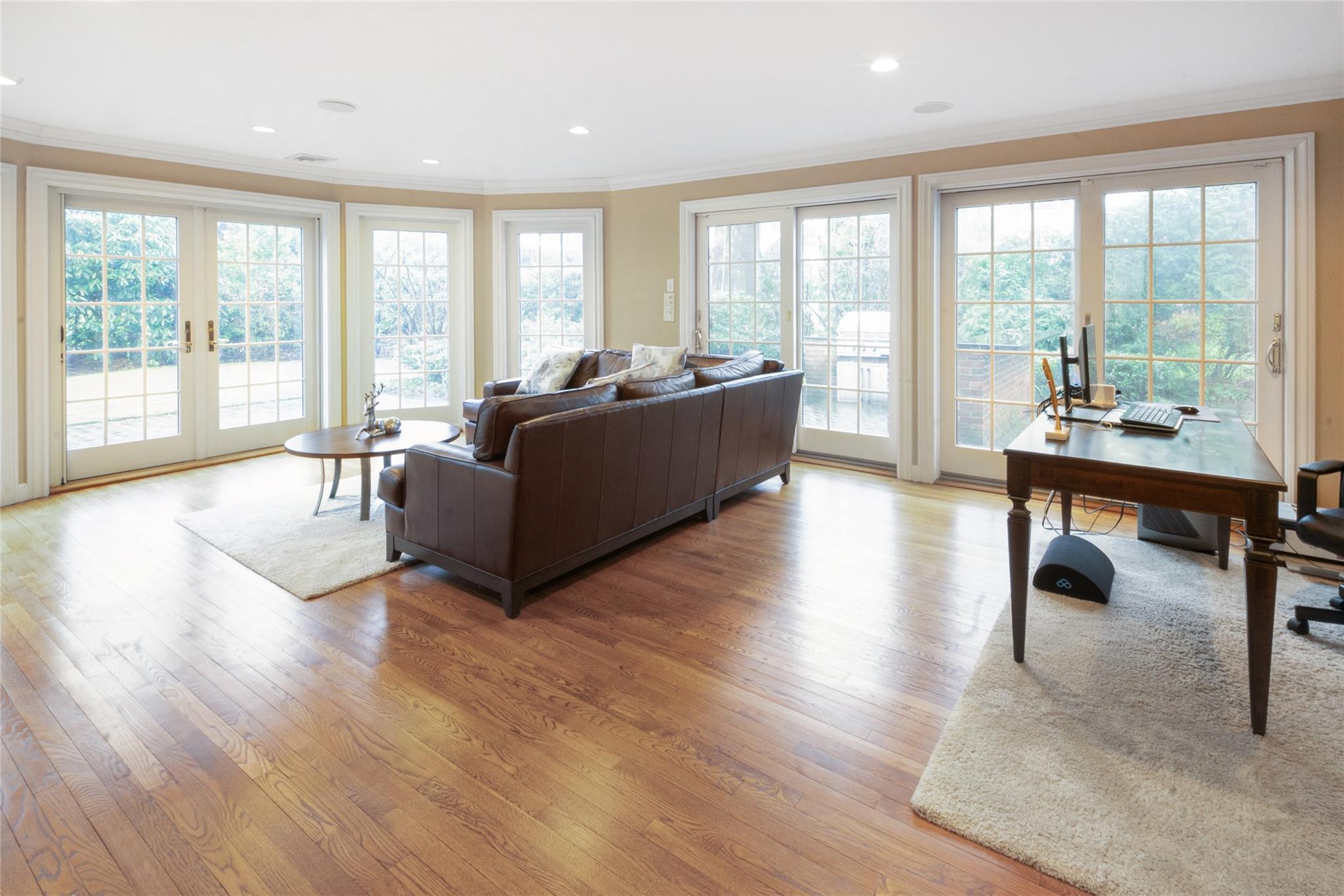 Single Family Sussex Nassau County, NY 11020, MLS-885867-24