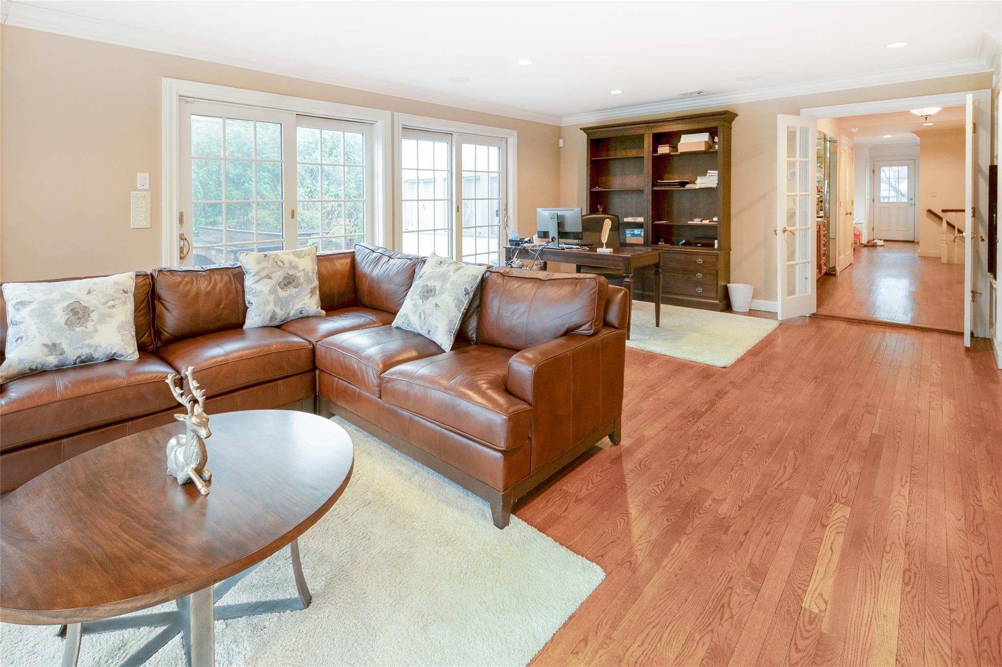 Single Family Sussex Nassau County, NY 11020, MLS-885867-4