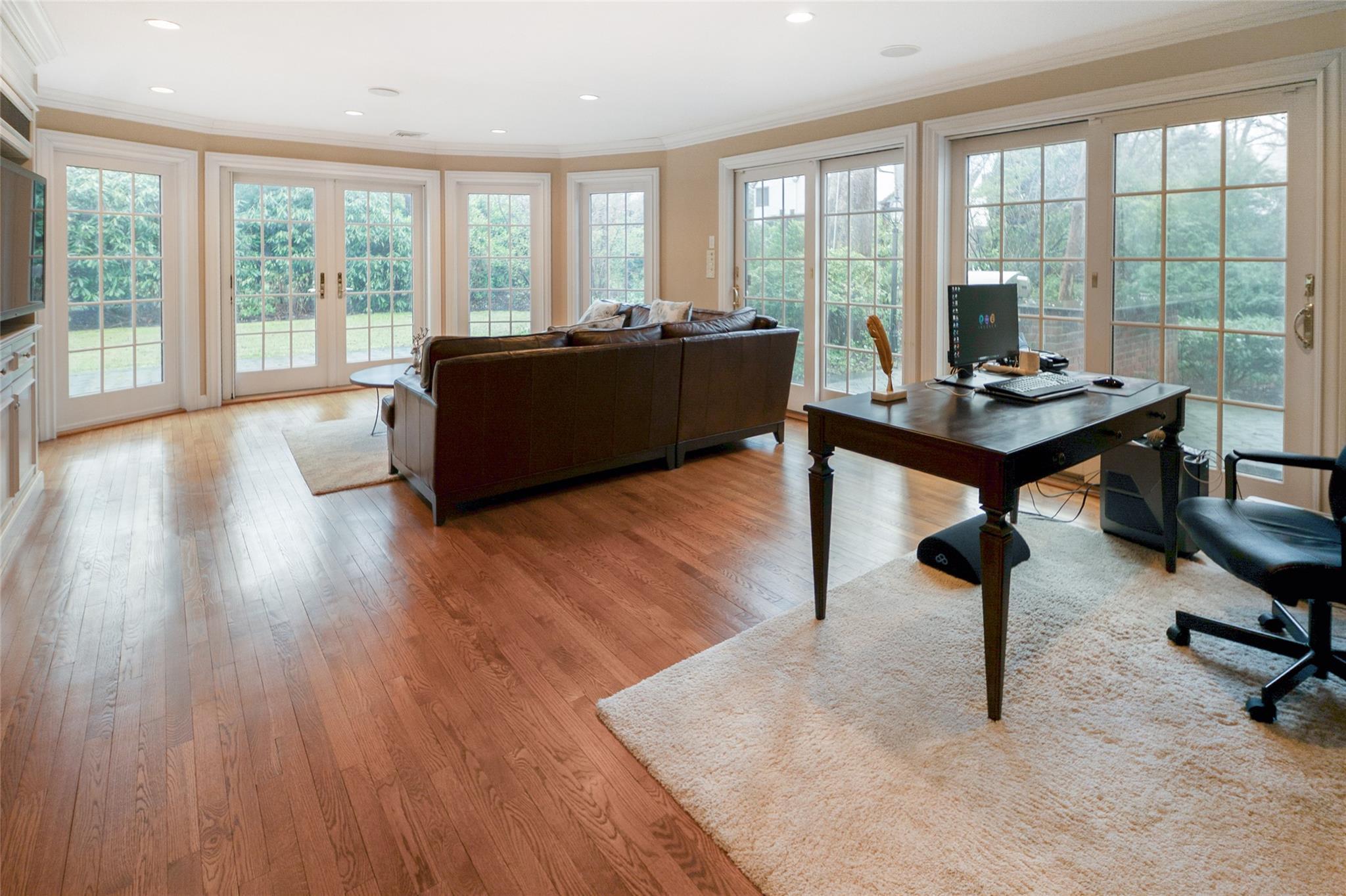 Single Family Sussex Nassau County, NY 11020, MLS-885867-5