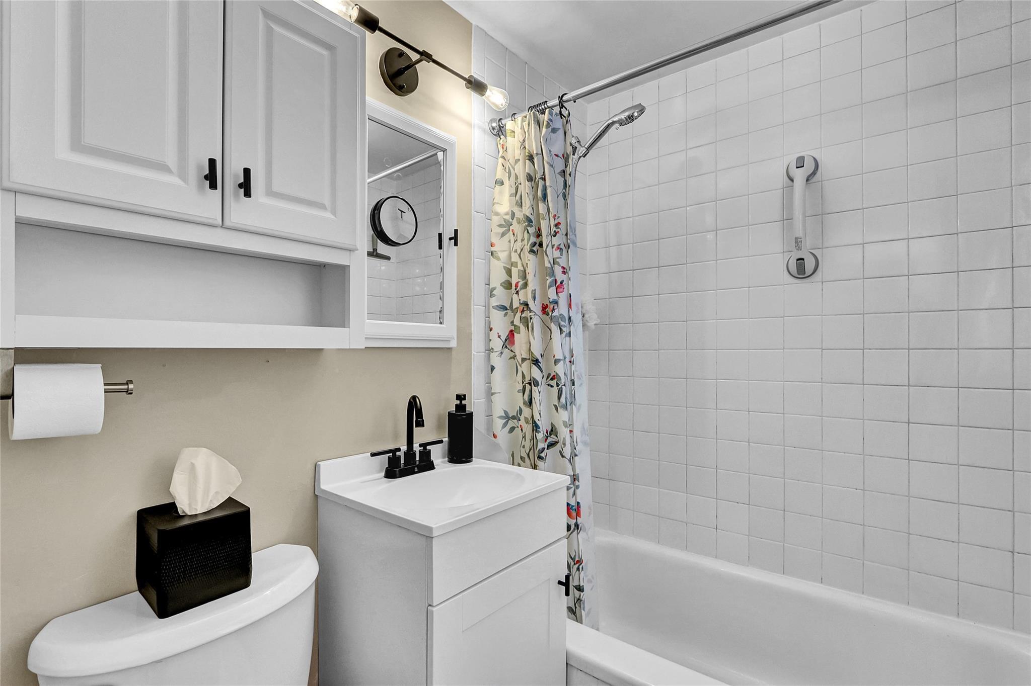 Single Family Dewey  Suffolk County, NY 11776, MLS-885898-16