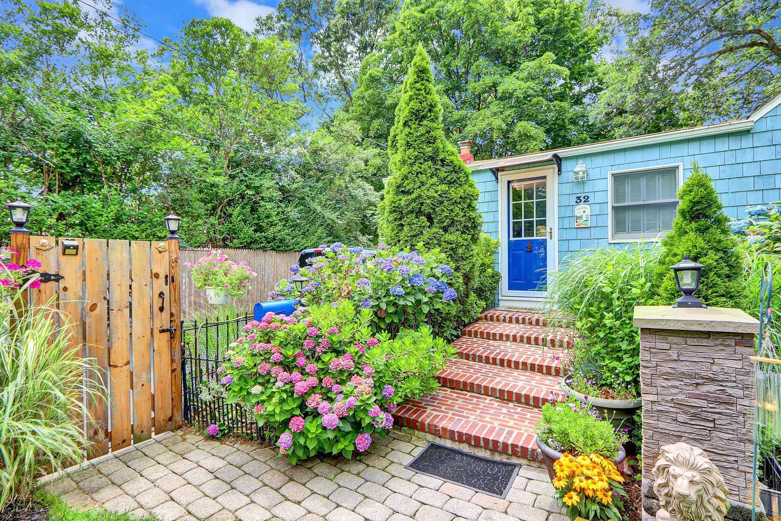 Single Family Dewey  Suffolk County, NY 11776, MLS-885898-2